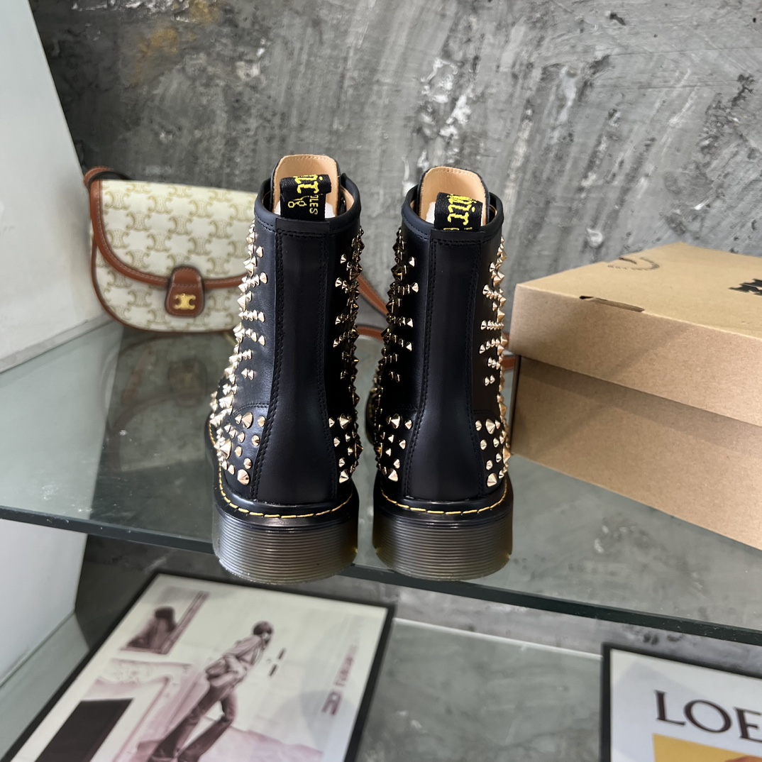 Dr. Martens Martin is recognized as the most comfortable boot in the world. 35-40 Note: Leather, velvet - 图片 8