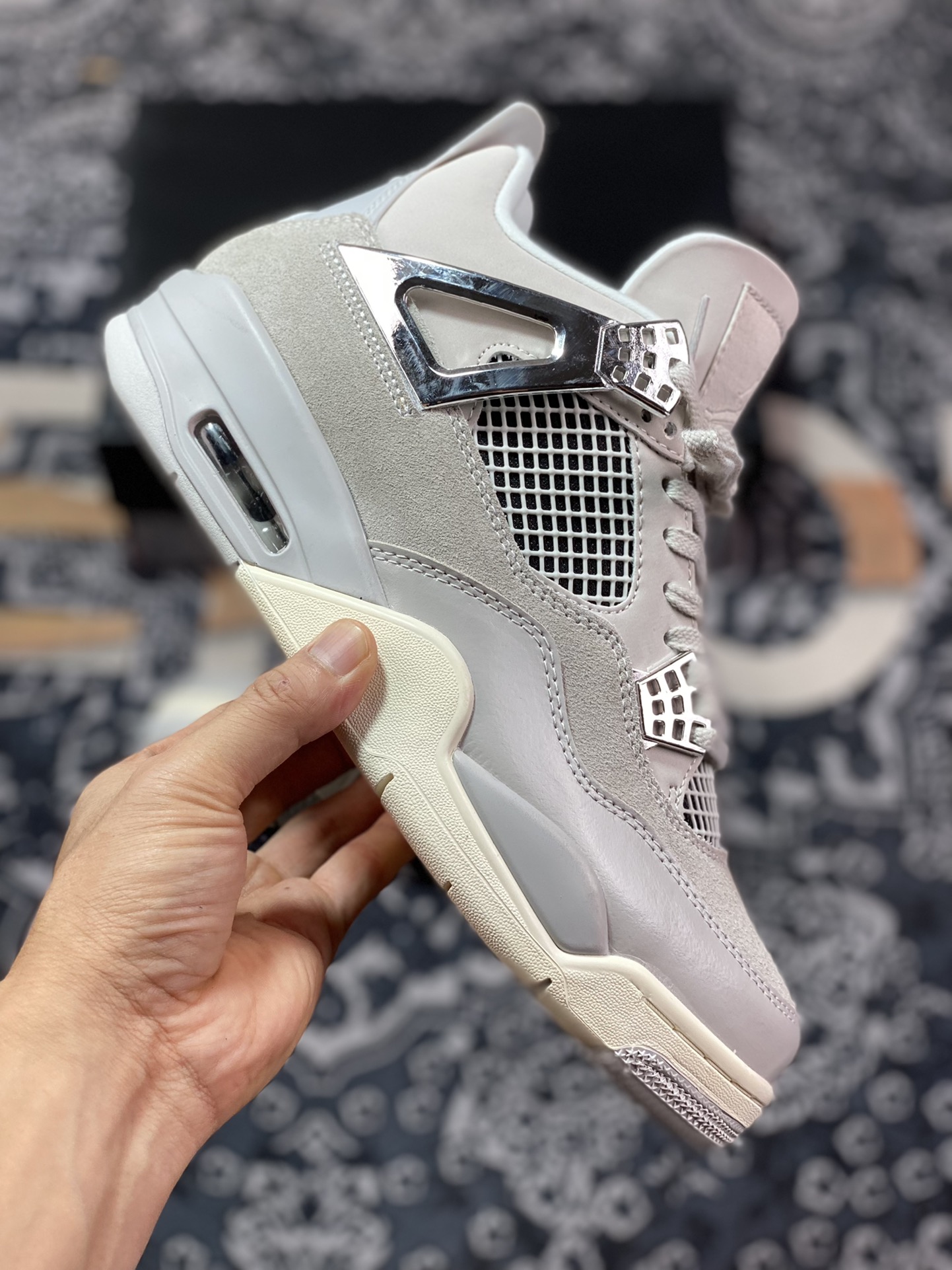 280  Nike Wmns Air Jordan 4 Retro”Frozen Moments“迈克尔·乔丹AJ4代中帮篮球鞋“麂皮灰电镀银”AQ9129-001