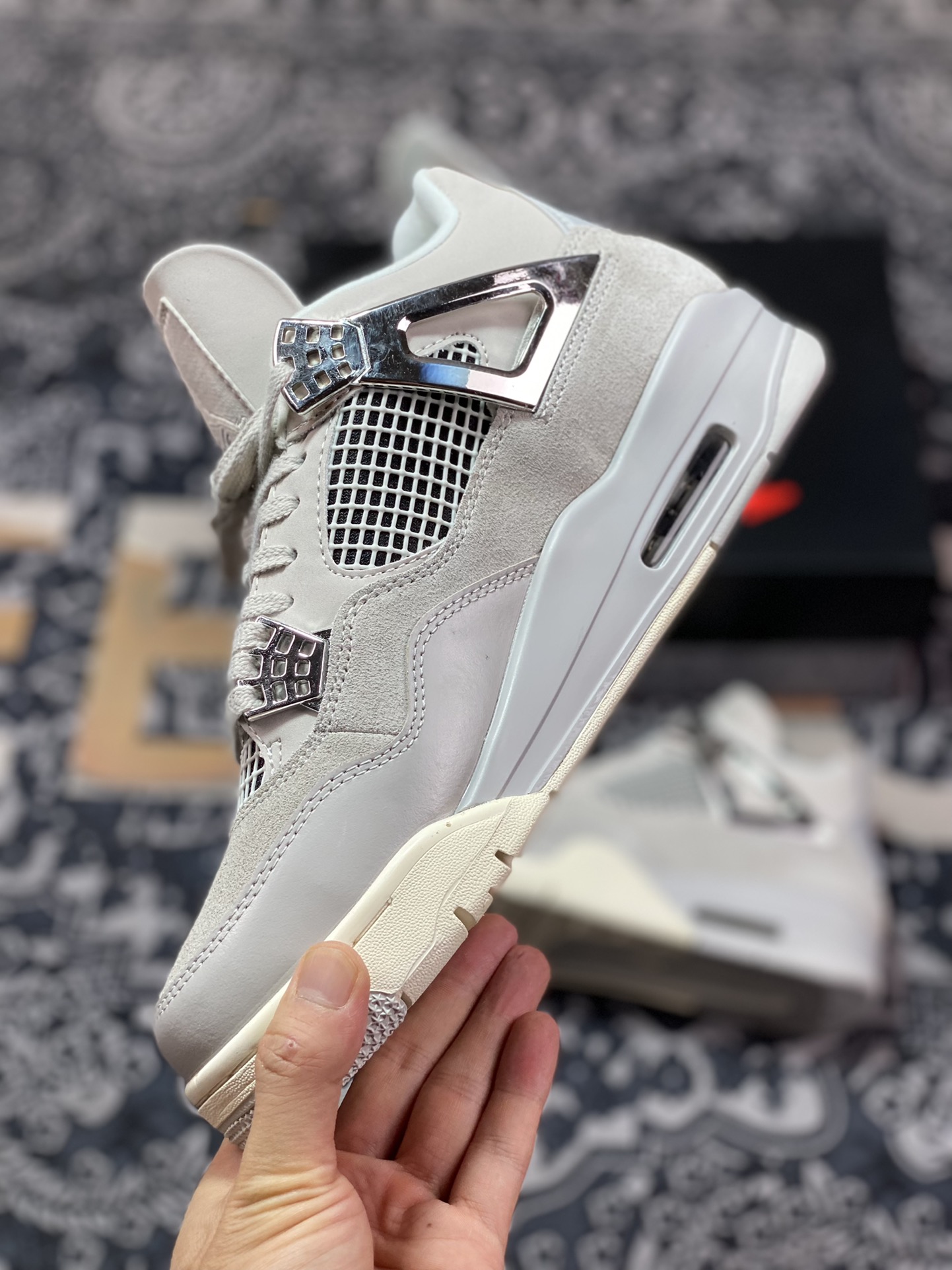 280  Nike Wmns Air Jordan 4 Retro”Frozen Moments“迈克尔·乔丹AJ4代中帮篮球鞋“麂皮灰电镀银”AQ9129-001