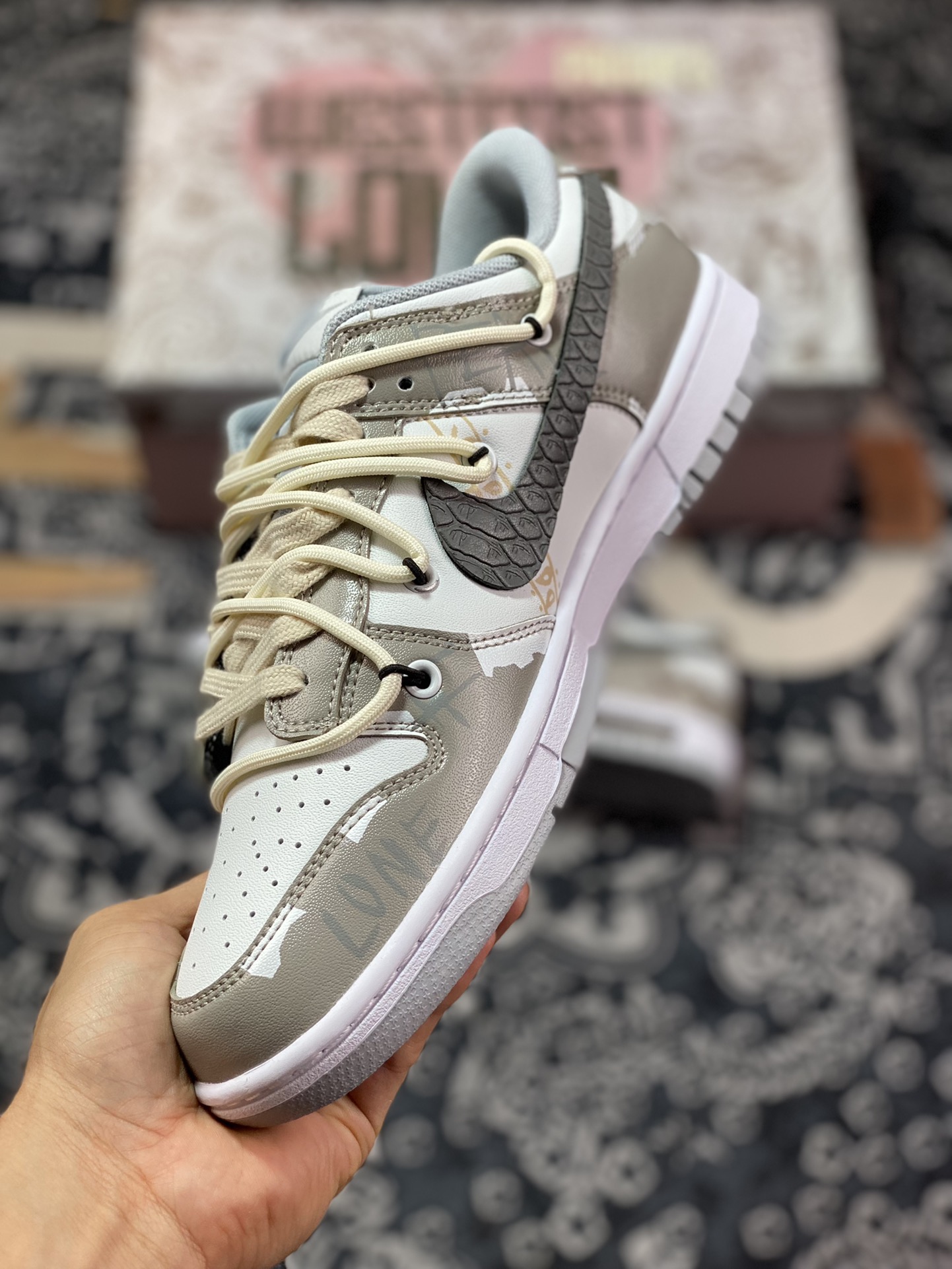 Nike SB Dunk Low Lot ”Grey/White” Dunk Series Low-top Classic Sneakers ”Smoky Gray White XX Graffiti Tie Rope” DJ6188-003