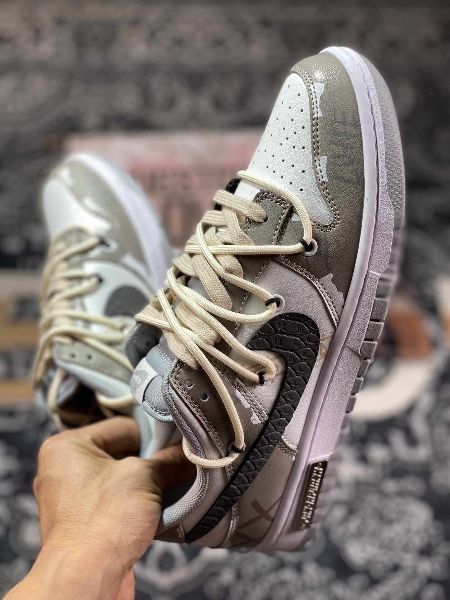 Nike SB Dunk Low Lot ”Grey/White” Dunk Series Low-top Classic Sneakers ”Smoky Gray White XX Graffiti Tie Rope” DJ6188-003