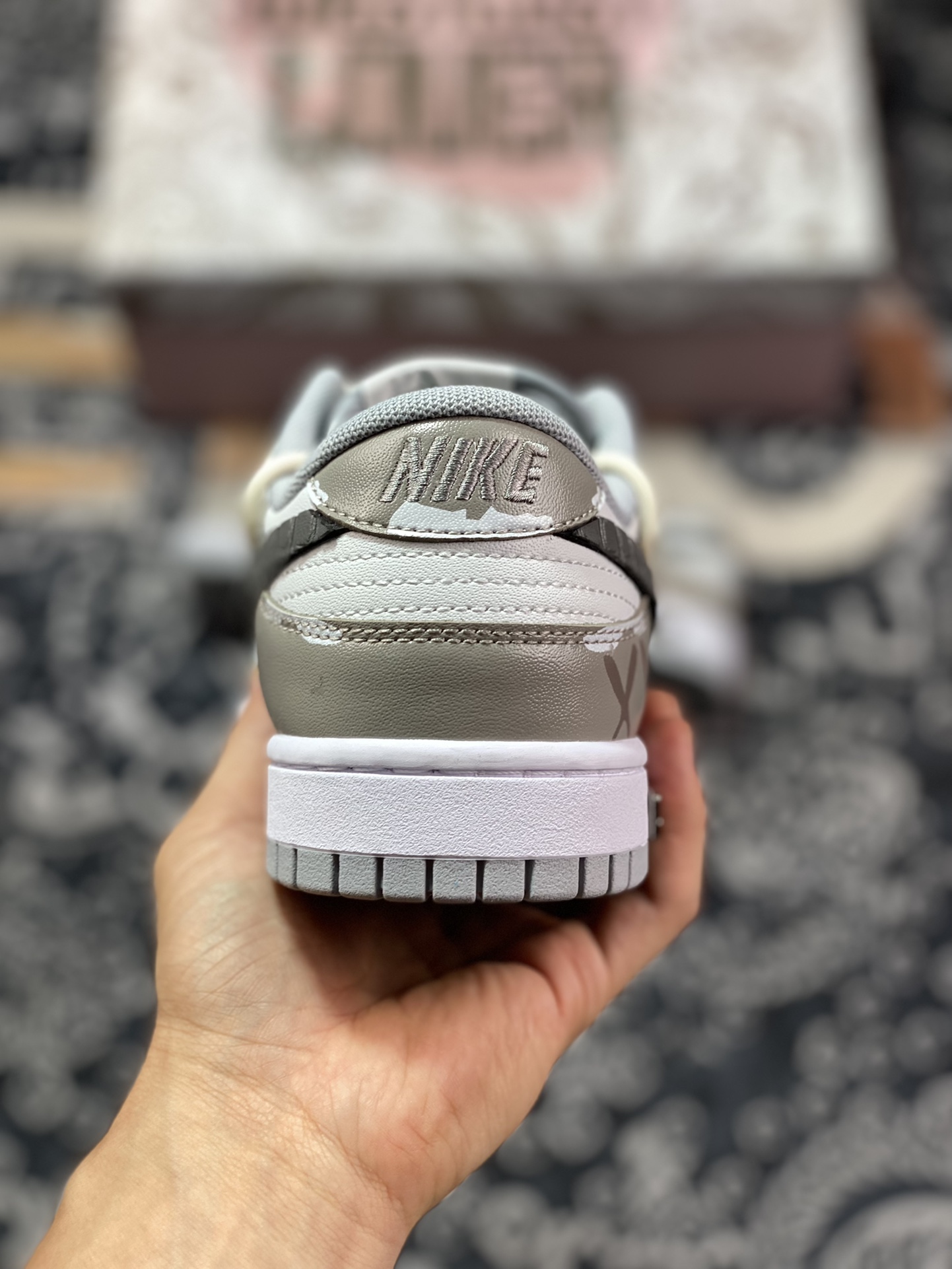 Nike SB Dunk Low Lot ”Grey/White” Dunk Series Low-top Classic Sneakers ”Smoky Gray White XX Graffiti Tie Rope” DJ6188-003