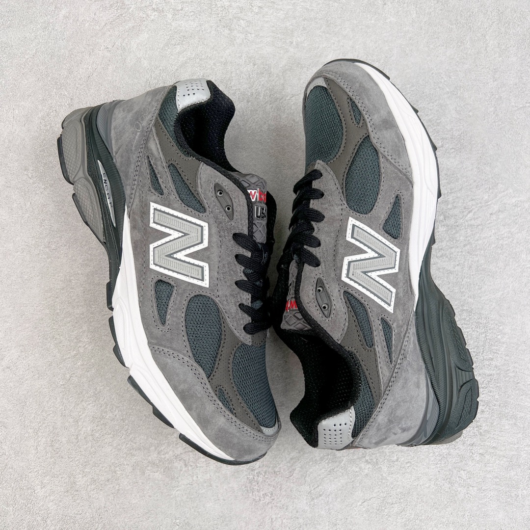 图片[3]-＃K版纯原福利 UNITED ARROWS x New Balance M990UA3 新百伦NB990V3 联名灰色 第三代总统复古慢跑鞋 正确3M反光细节 原楦原纸版开发 正确6层组合底模精密开发 搭载全新碳素中底 后跟透明TPU水晶装饰条稳固 沿用了引以为傲的跑鞋手工技艺 采用猪皮绒面并包裹局部透气网面的鞋身设计 菱网鞋舌上刻有New Balance USA 鞋面依旧身着经典的大热之灰 彰显了其高端的品质身份 尺码：36 37 37.5 38 38.5 39 40 40.5 41.5 42 42.5 43 44 45-选品中心