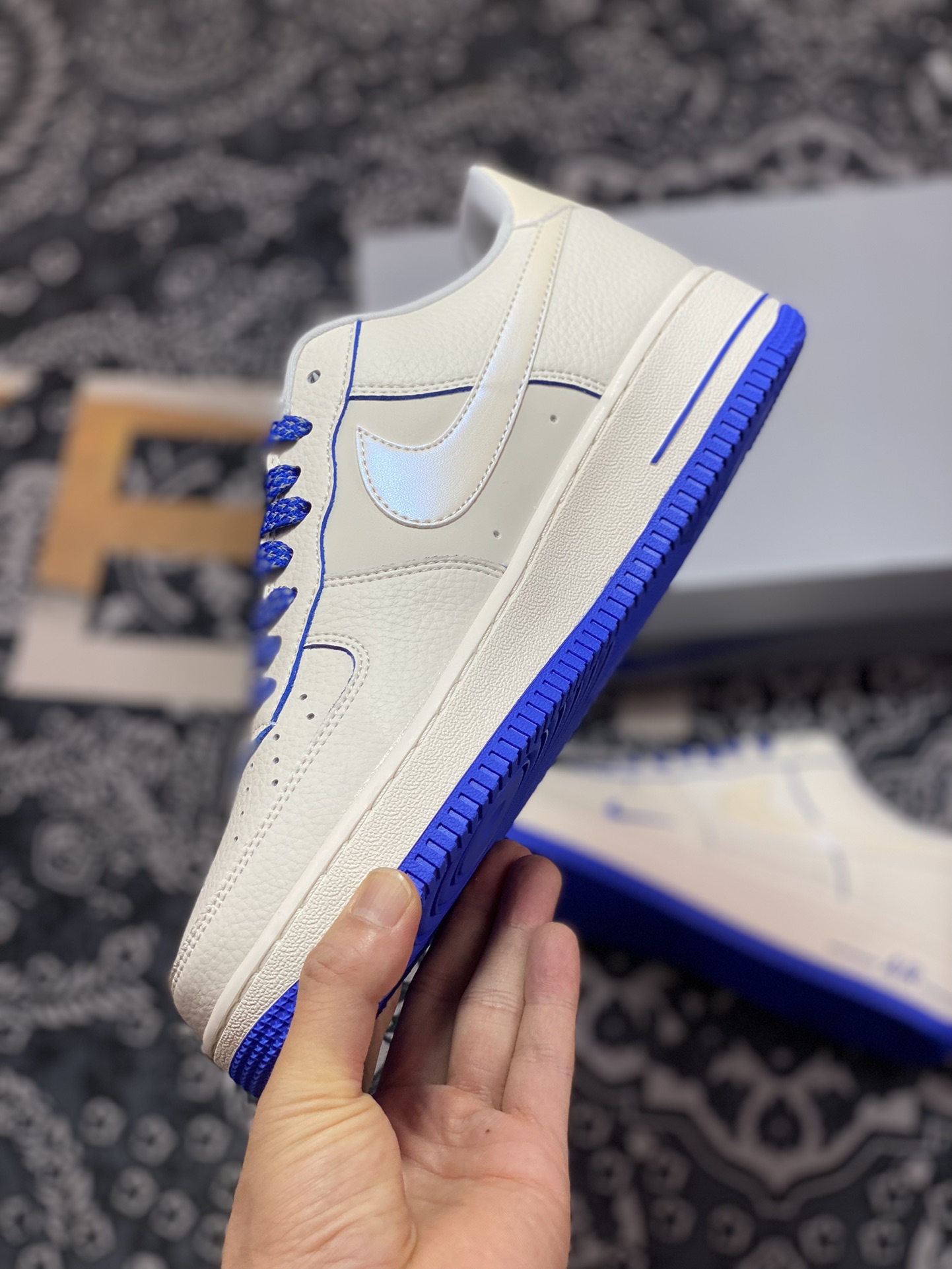 Air Force 1'07 Low white and blue pearlescent signature pen DD9915-677