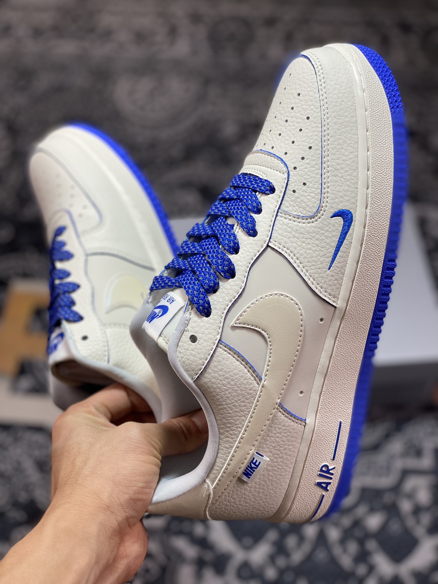 Air Force 1'07 Low white and blue pearlescent signature pen DD9915-677