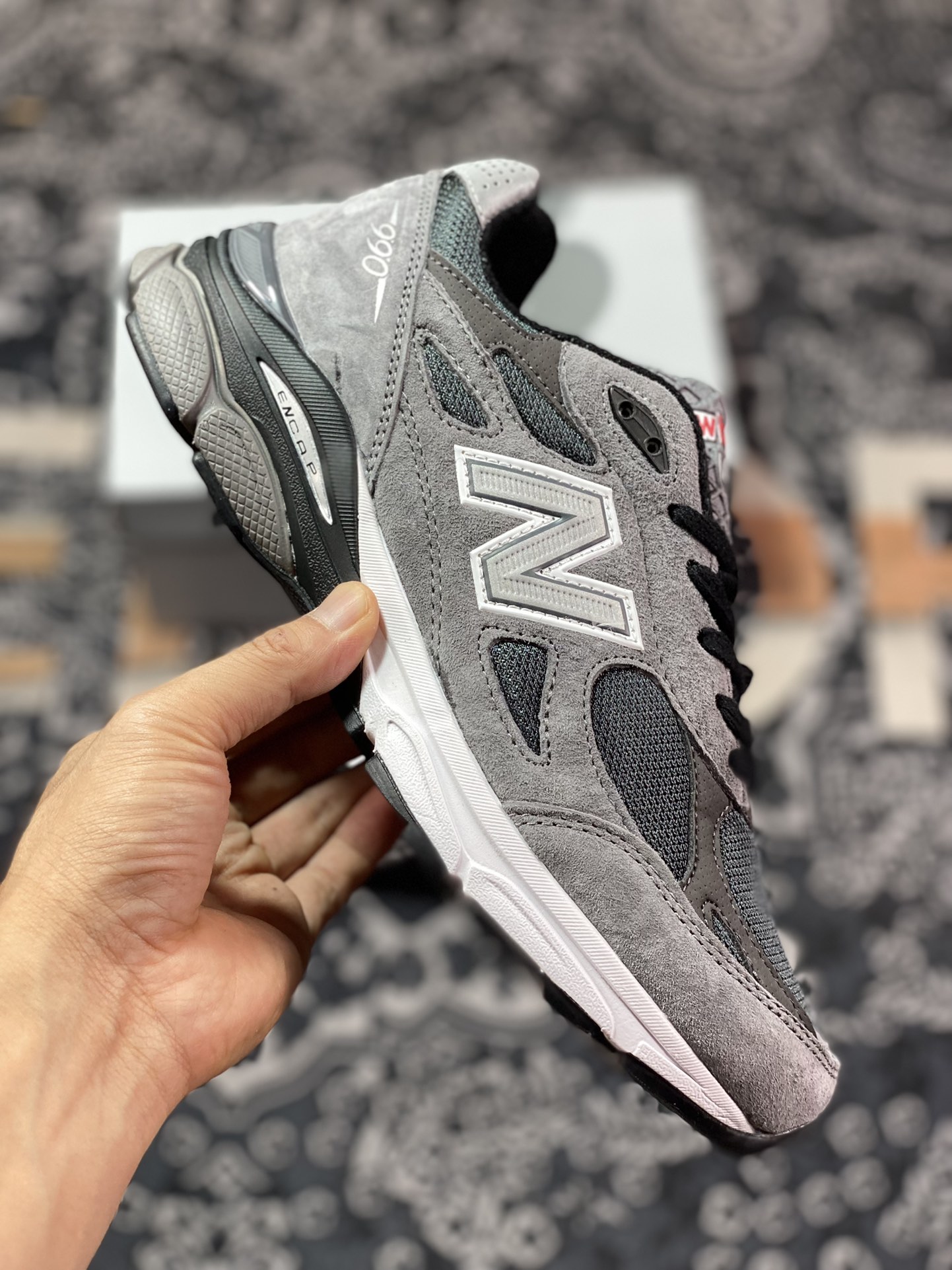 New Balance Made in USA M990V3 ”Grey” three-generation series low-top running shoes ”suede original dark gray and black” M990UA3