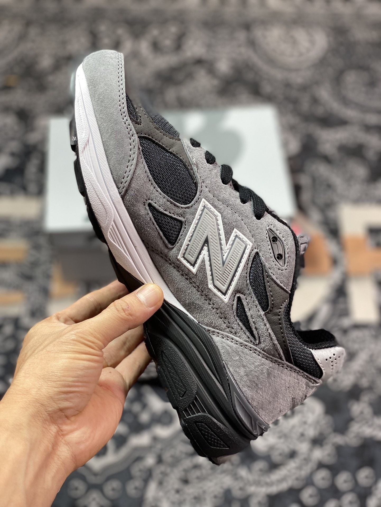 New Balance Made in USA M990V3 ”Grey” three-generation series low-top running shoes ”suede original dark gray and black” M990UA3