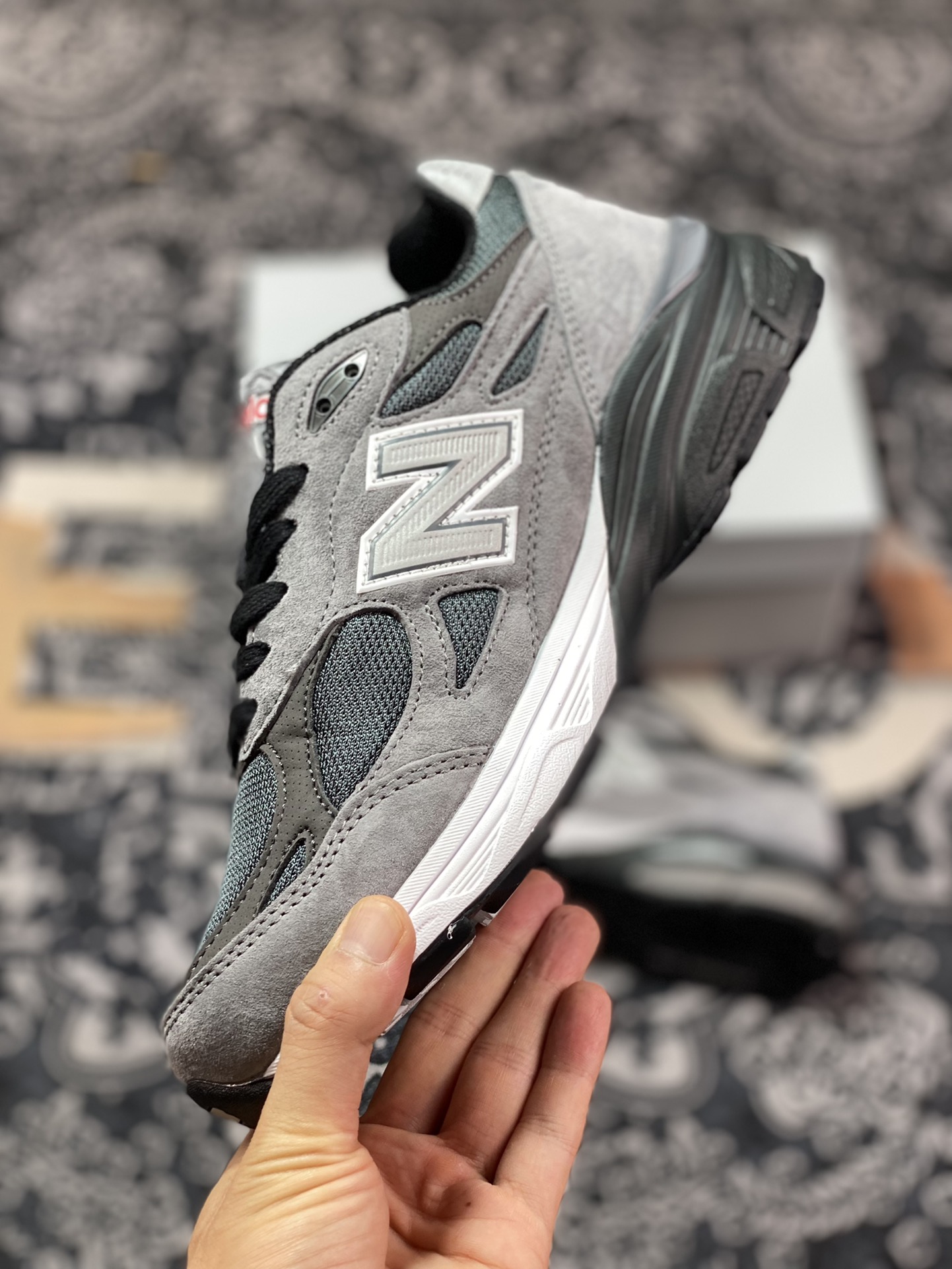 New Balance Made in USA M990V3 ”Grey” three-generation series low-top running shoes ”suede original dark gray and black” M990UA3