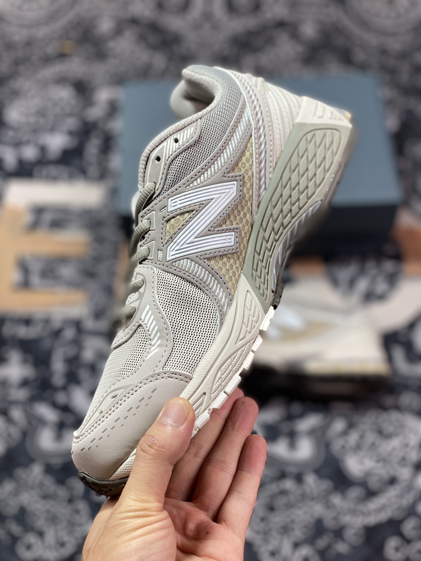 New Balance ML860V2 series low-top classic retro dad style casual sports jogging shoes ”Beisha Yellow Light Gray” ML860KS2