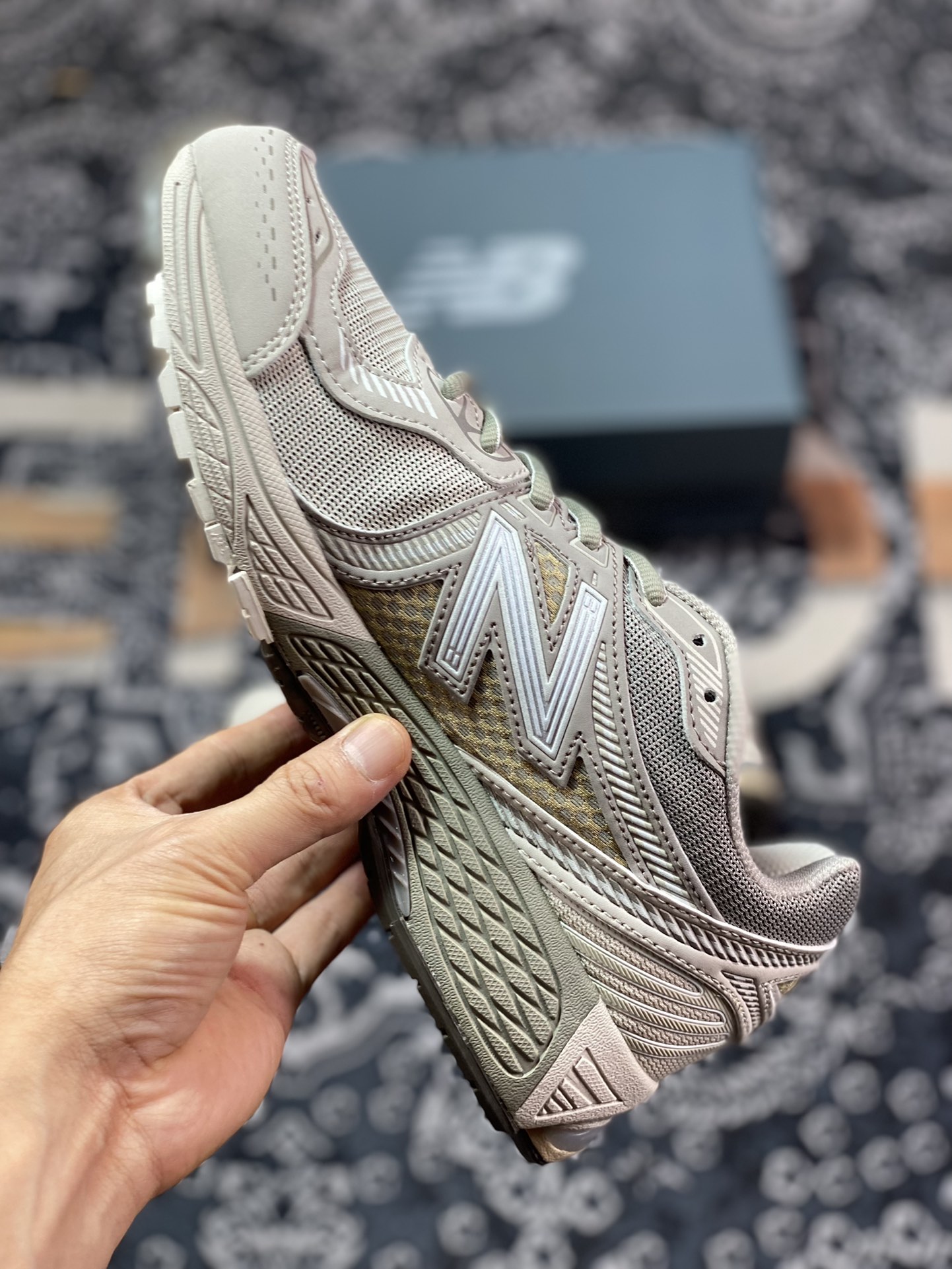 New Balance ML860V2 series low-top classic retro dad style casual sports jogging shoes ”Beisha Yellow Light Gray” ML860KS2