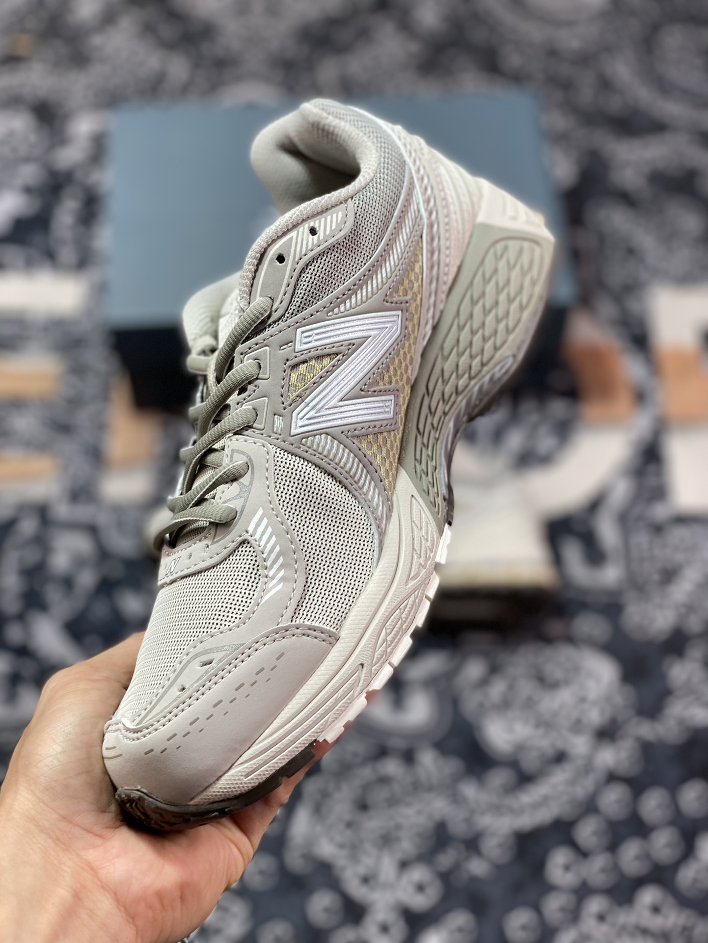 New Balance ML860V2 series low-top classic retro dad style casual sports jogging shoes ”Beisha Yellow Light Gray” ML860KS2