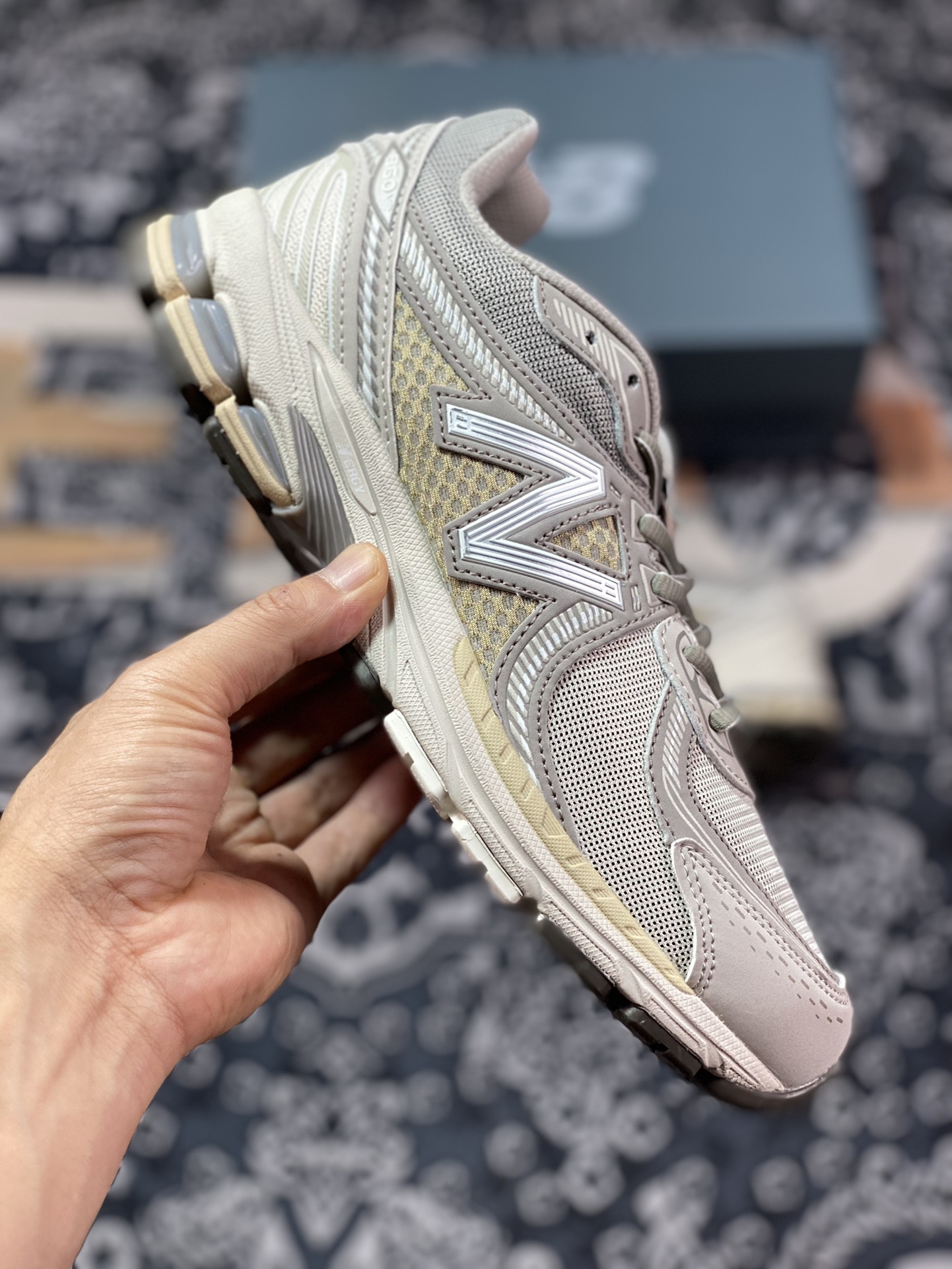 New Balance ML860V2 series low-top classic retro dad style casual sports jogging shoes ”Beisha Yellow Light Gray” ML860KS2