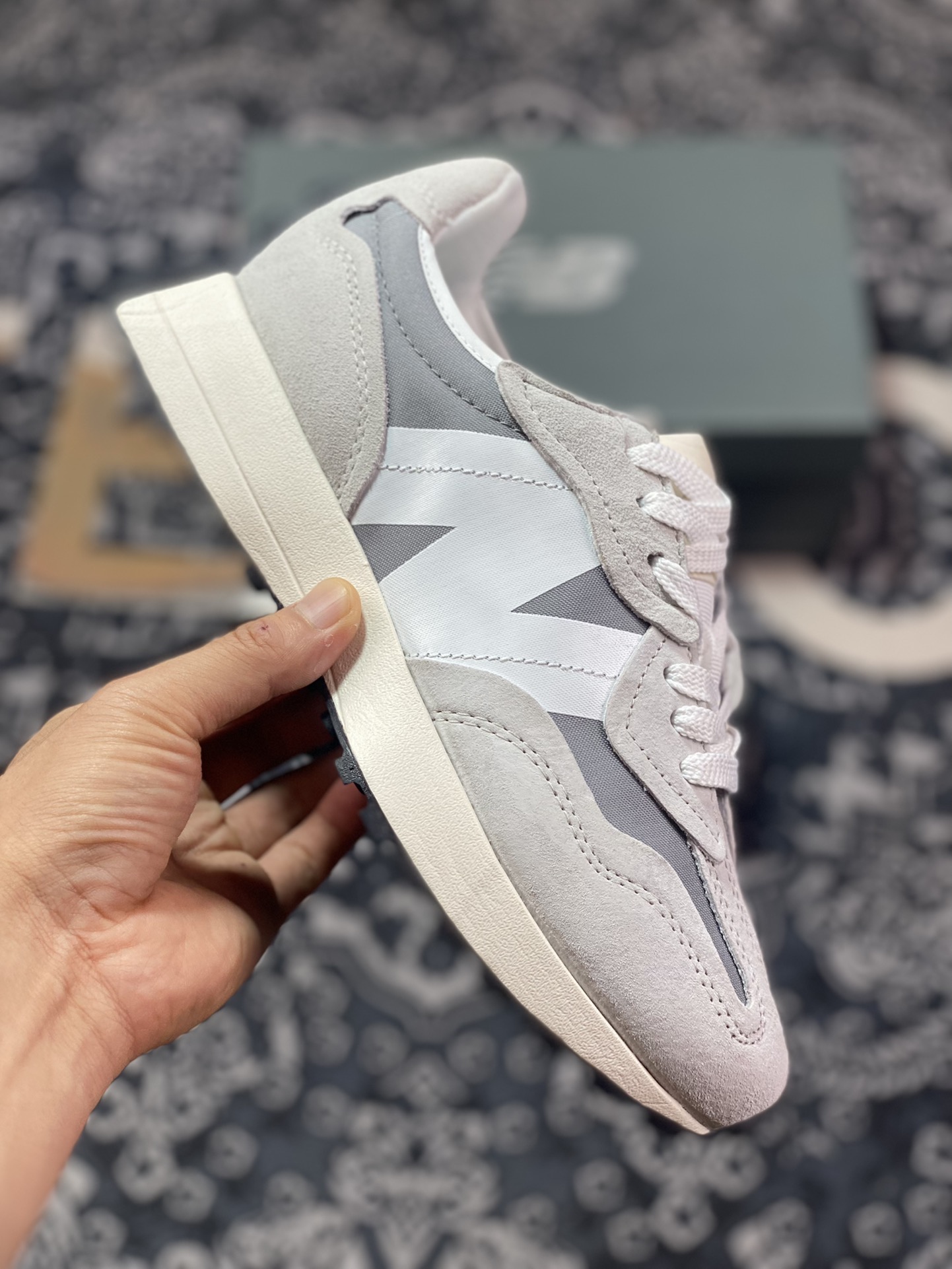 NBNew Balance MS327 series low-top retro casual sports jogging shoes ”Deconstructed light gray and white stitching” U327WED