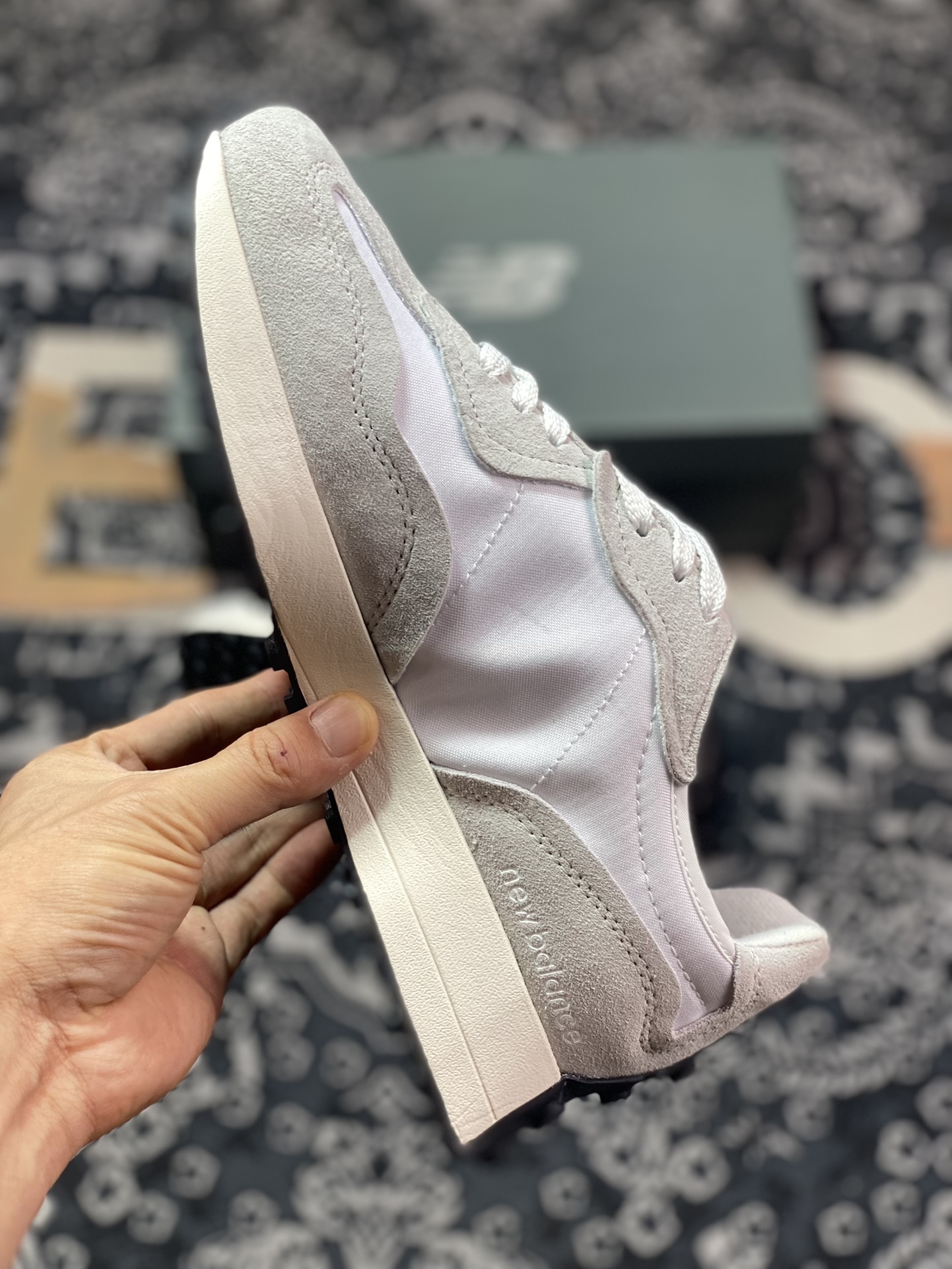 NBNew Balance MS327 series low-top retro casual sports jogging shoes ”Deconstructed light gray and white stitching” U327WED