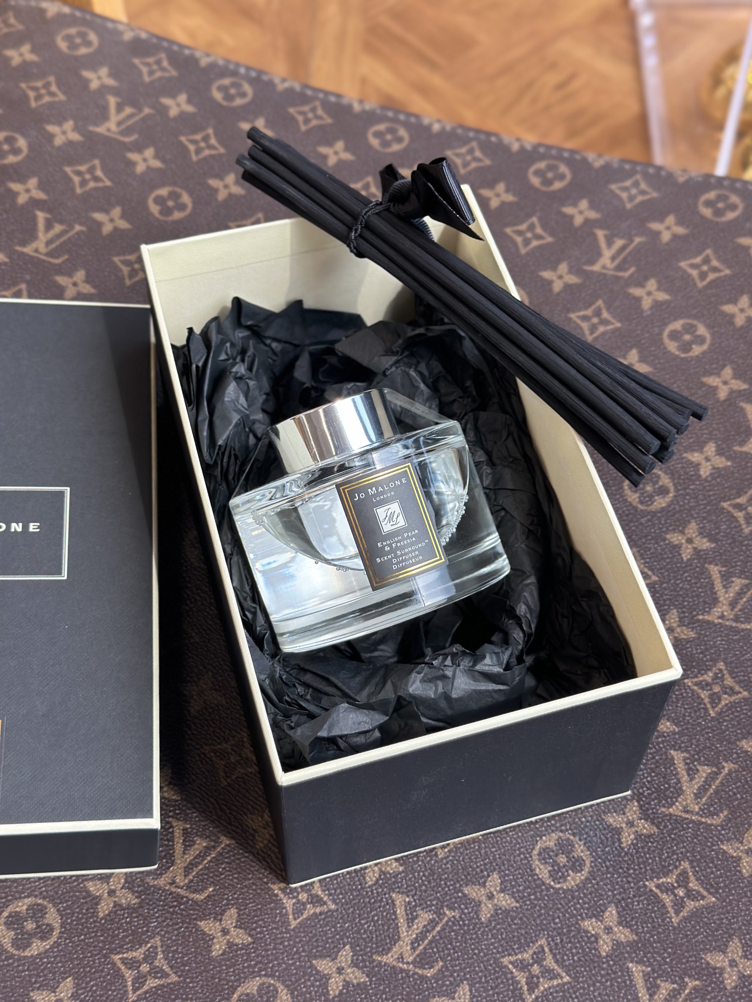 A signature fragrance featuring sweet, fruity top notes rounded by the - Comprehensive 3