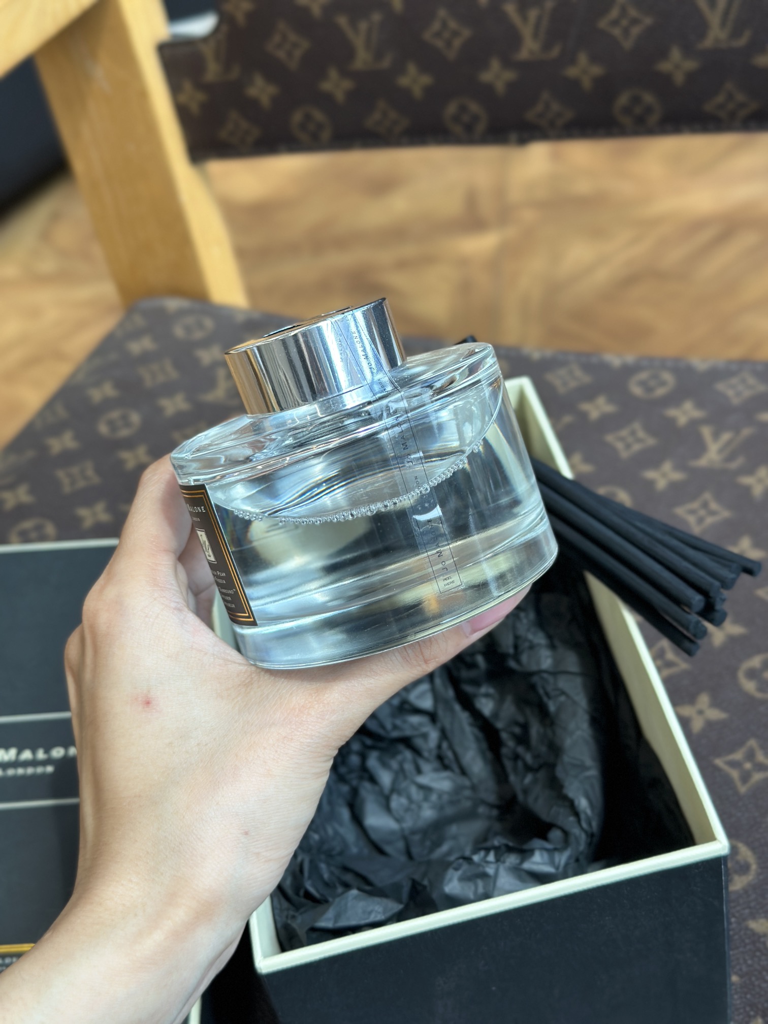 A signature fragrance featuring sweet, fruity top notes rounded by the - Comprehensive 5