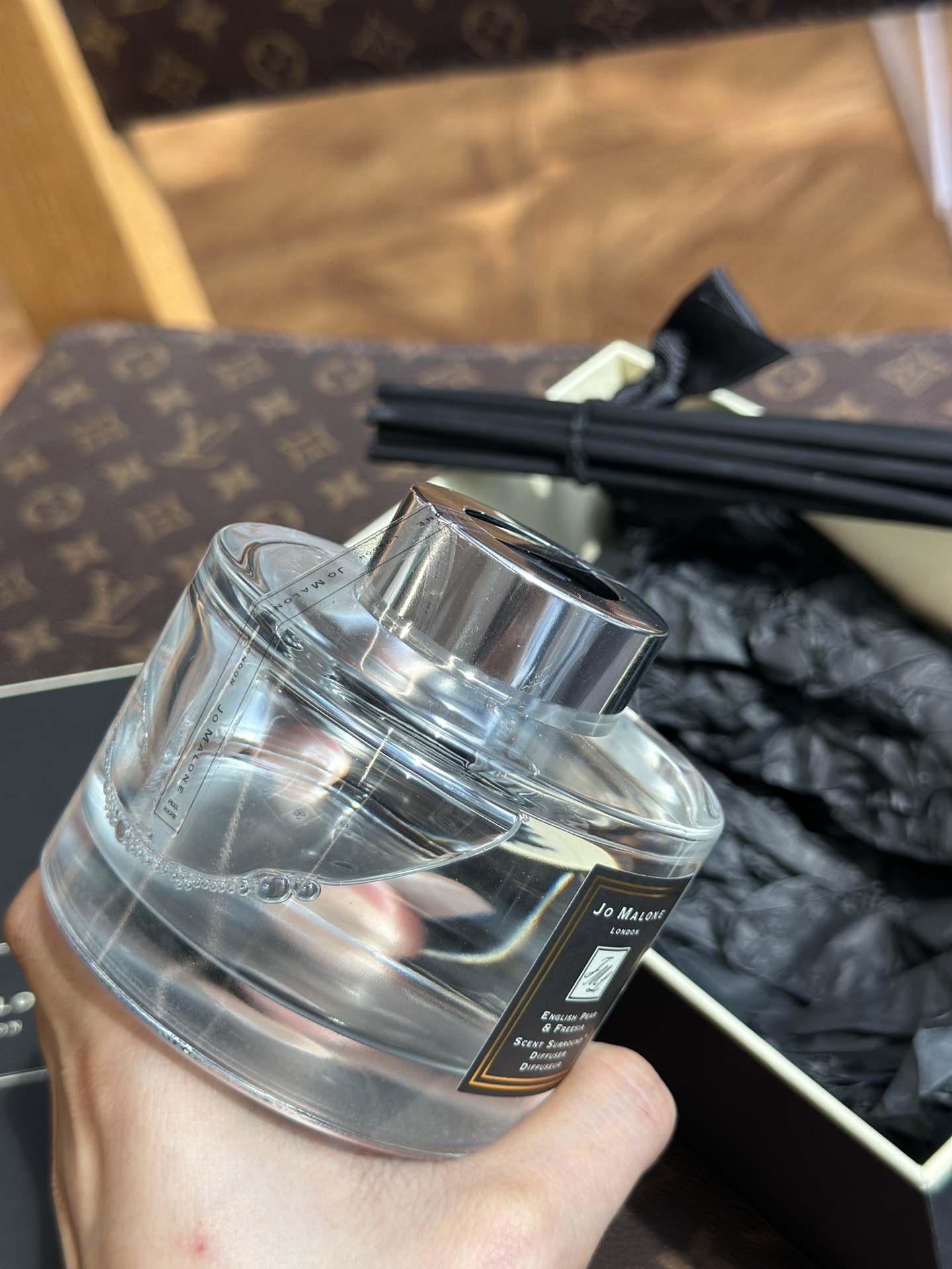 A signature fragrance featuring sweet, fruity top notes rounded by the - Comprehensive 8