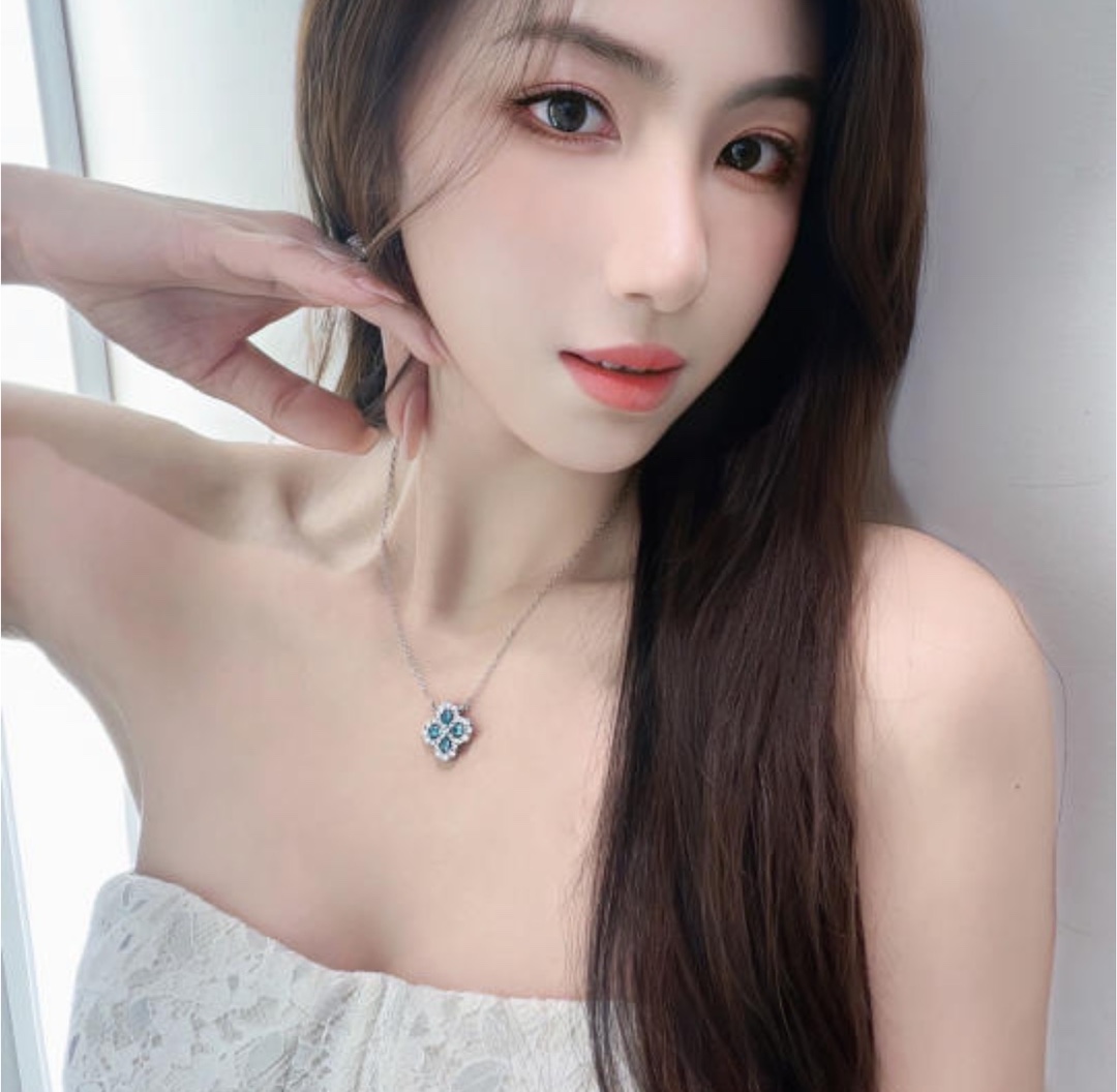 项链
S0190 👑高级珠宝💎定制 hw海温斯顿 经典 四叶草 微镶 项链🍀系列 今年大热门款📩💗花型正