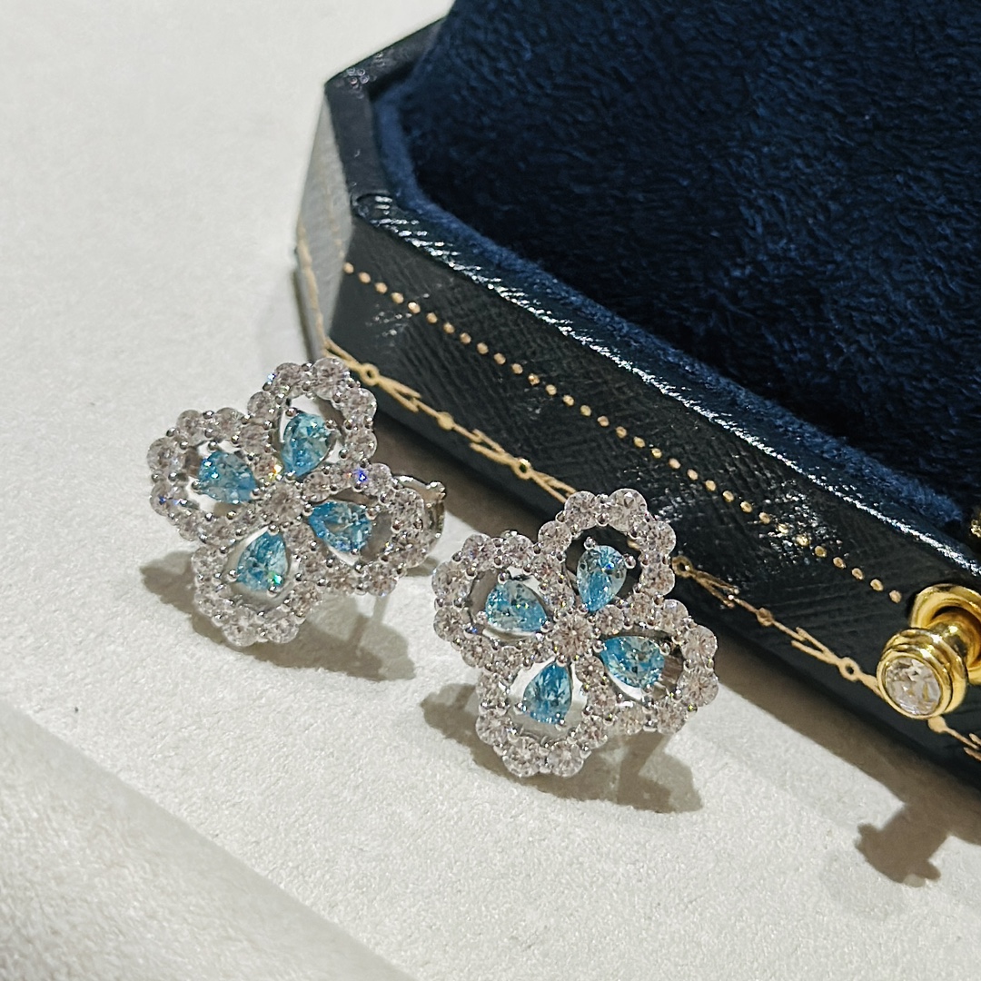 项链
S0190 👑高级珠宝💎定制 hw海温斯顿 经典 四叶草 微镶 项链🍀系列 今年大热门款📩💗花型正