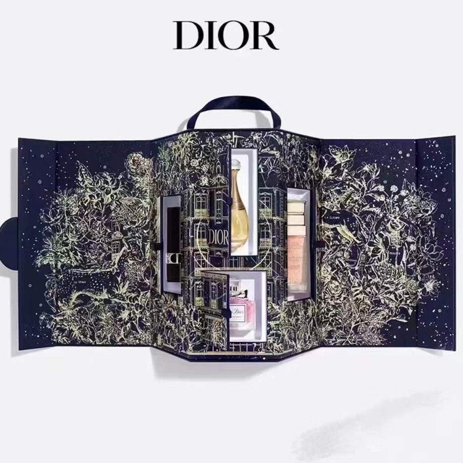Dior 2023 Castle Set: Eau De Parfum, Makeup Palette, and More - Gift Set