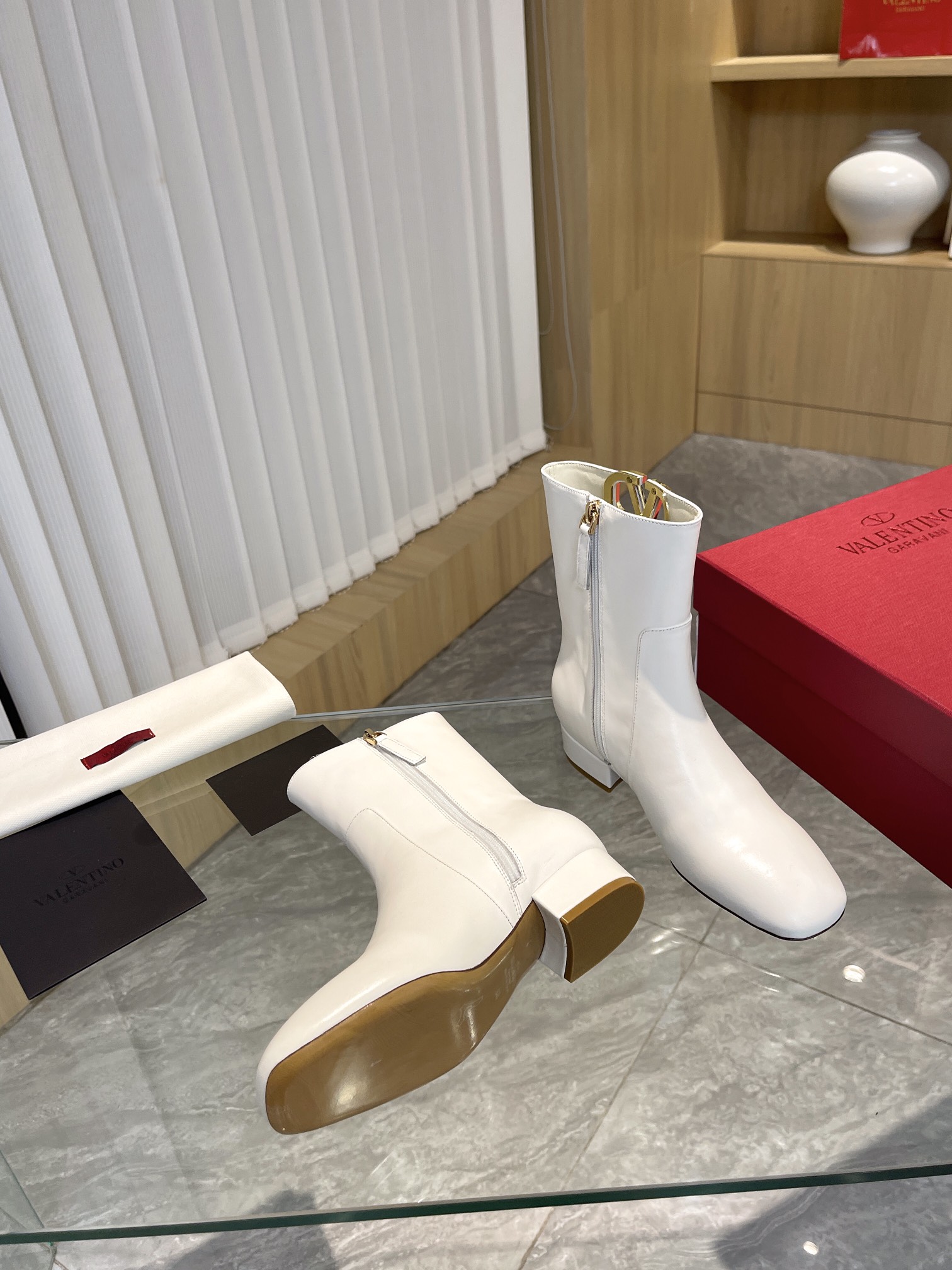 [Valentino] Valentino otoño e invierno [hebilla V grande] moda botas de mujer: en el pie cómodo y ve