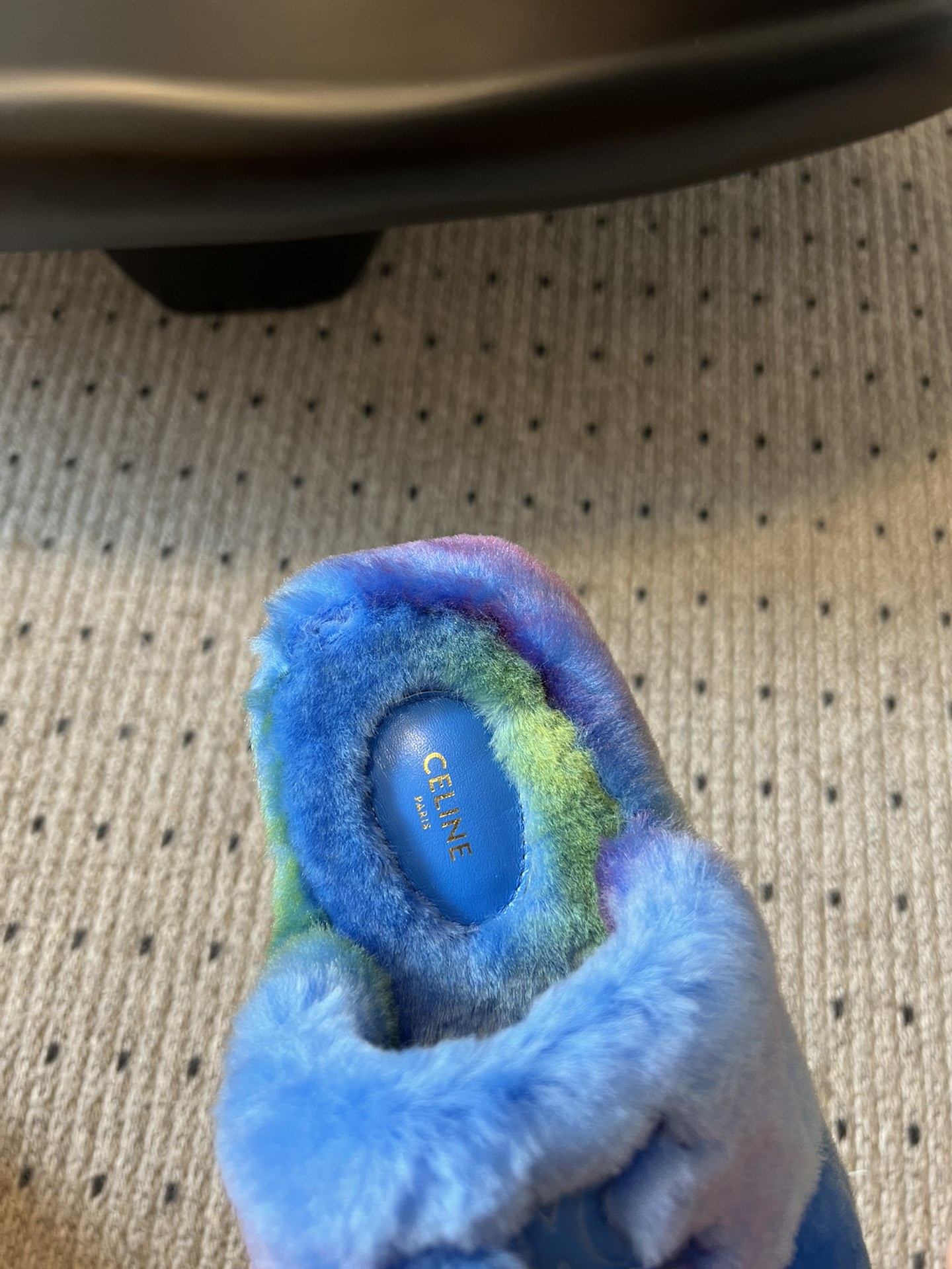 独家代购级 Celine /aw 毛毛拖毛茸茸的太可爱了 上脚超级舒服 超级软 有点小增高。最好版本 今