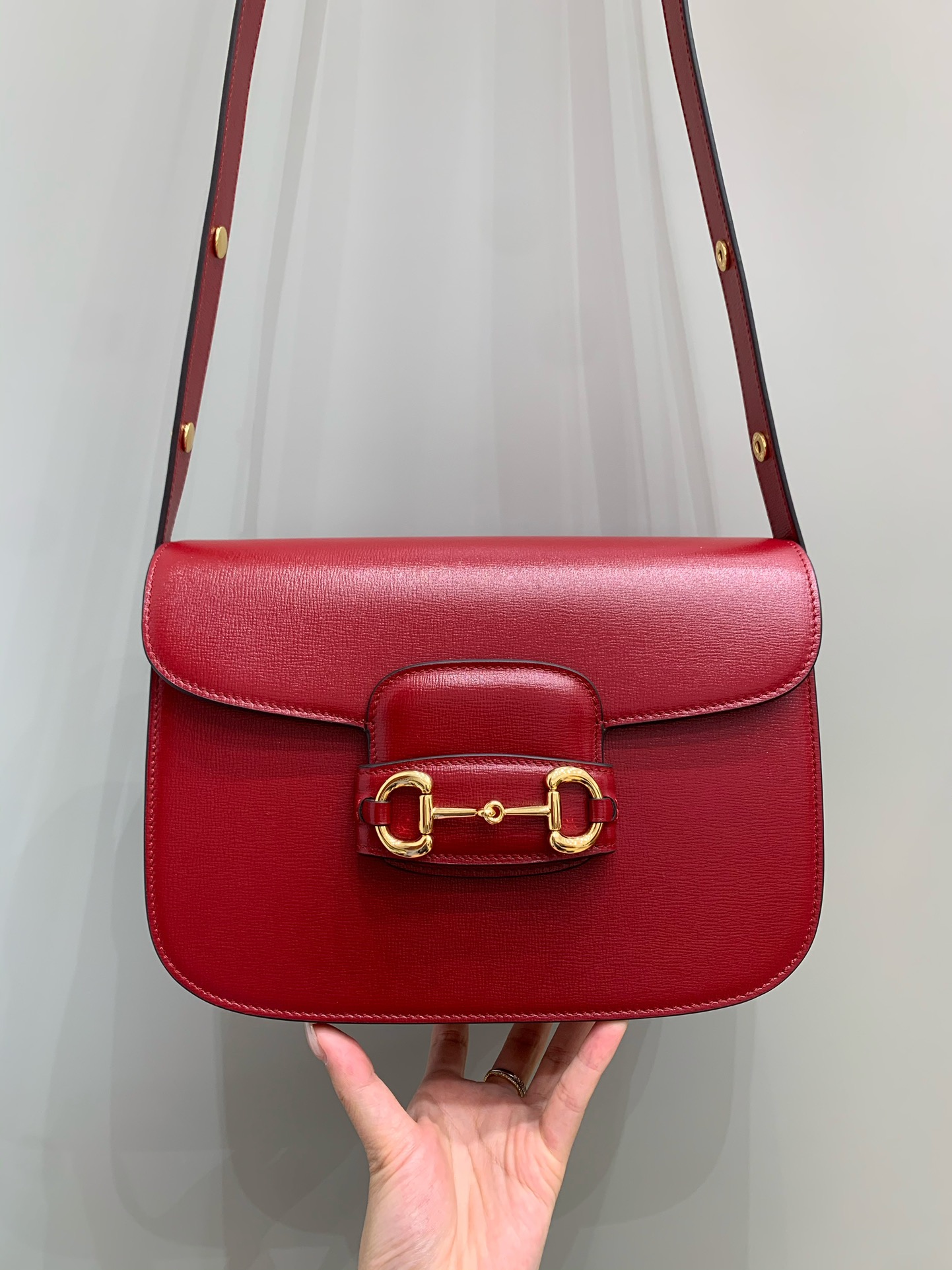 Réplica de la más alta calidad
 Gucci Horsebit Bolsos de sillín Rojo Cobre total 1955