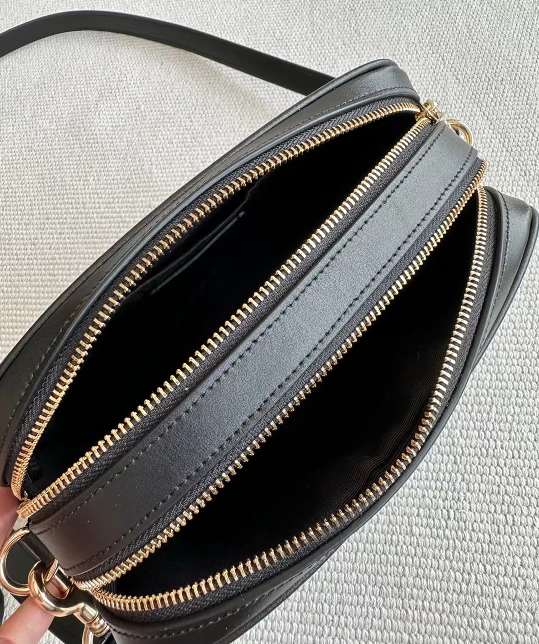 Coach ～纯 COACH 蔻驰 F68168女士简约 棕色拼色双拉链双C印花相机包单肩斜挎包