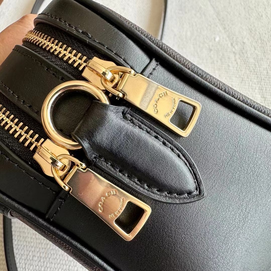 Coach ～纯 COACH 蔻驰 F68168女士简约 棕色拼色双拉链双C印花相机包单肩斜挎包
