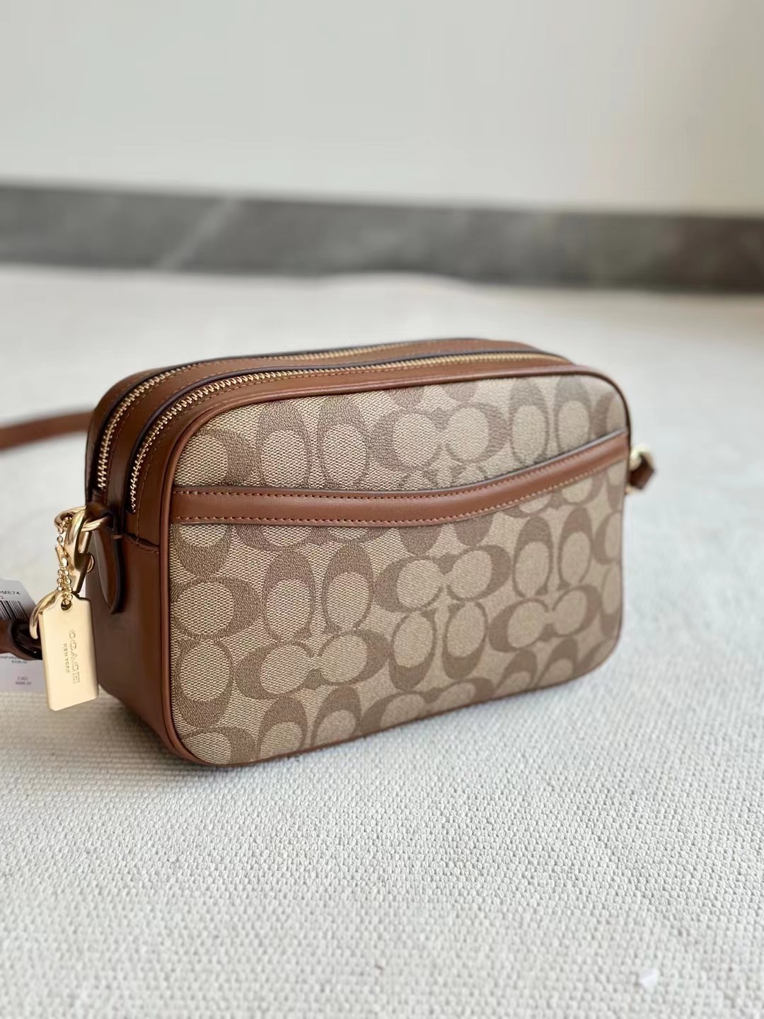 Coach ～纯 COACH 蔻驰 F68168女士简约 棕色拼色双拉链双C印花相机包单肩斜挎包