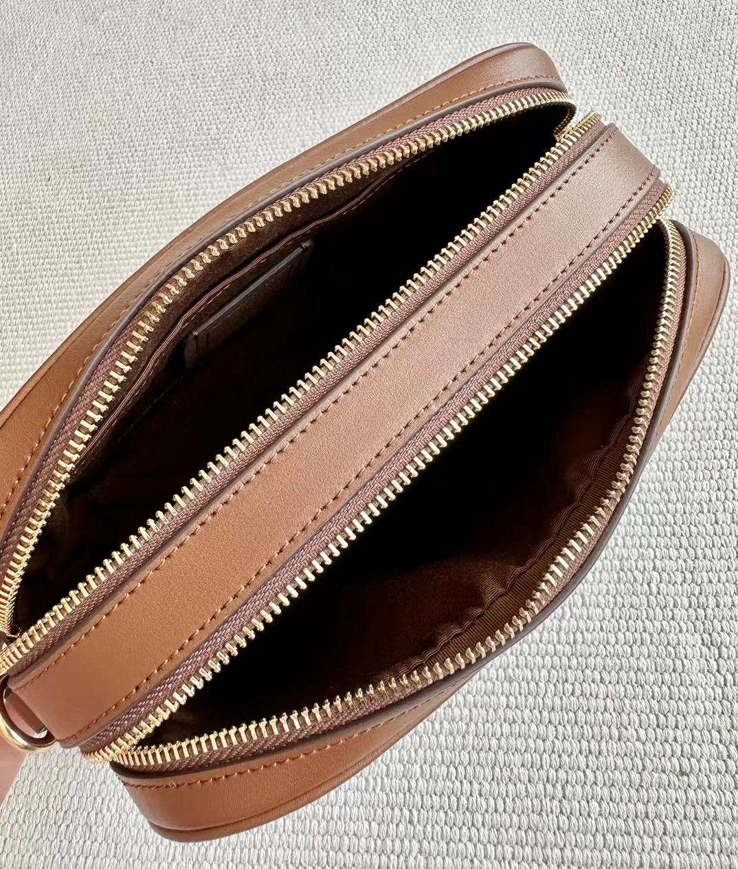 Coach ～纯 COACH 蔻驰 F68168女士简约 棕色拼色双拉链双C印花相机包单肩斜挎包