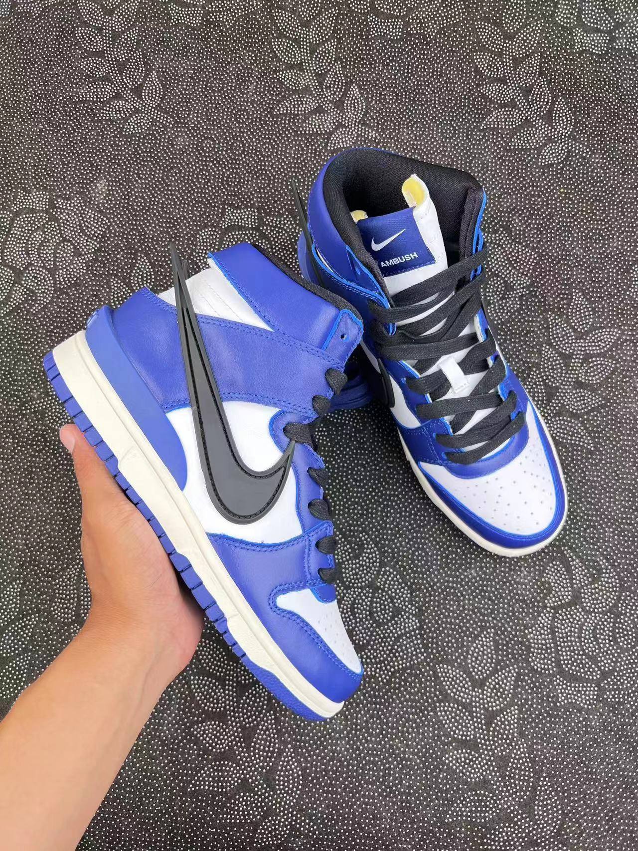 ? AMBUSH x Nike Dunk High 克莱因蓝天花板 高帮板鞋 白蓝配色?