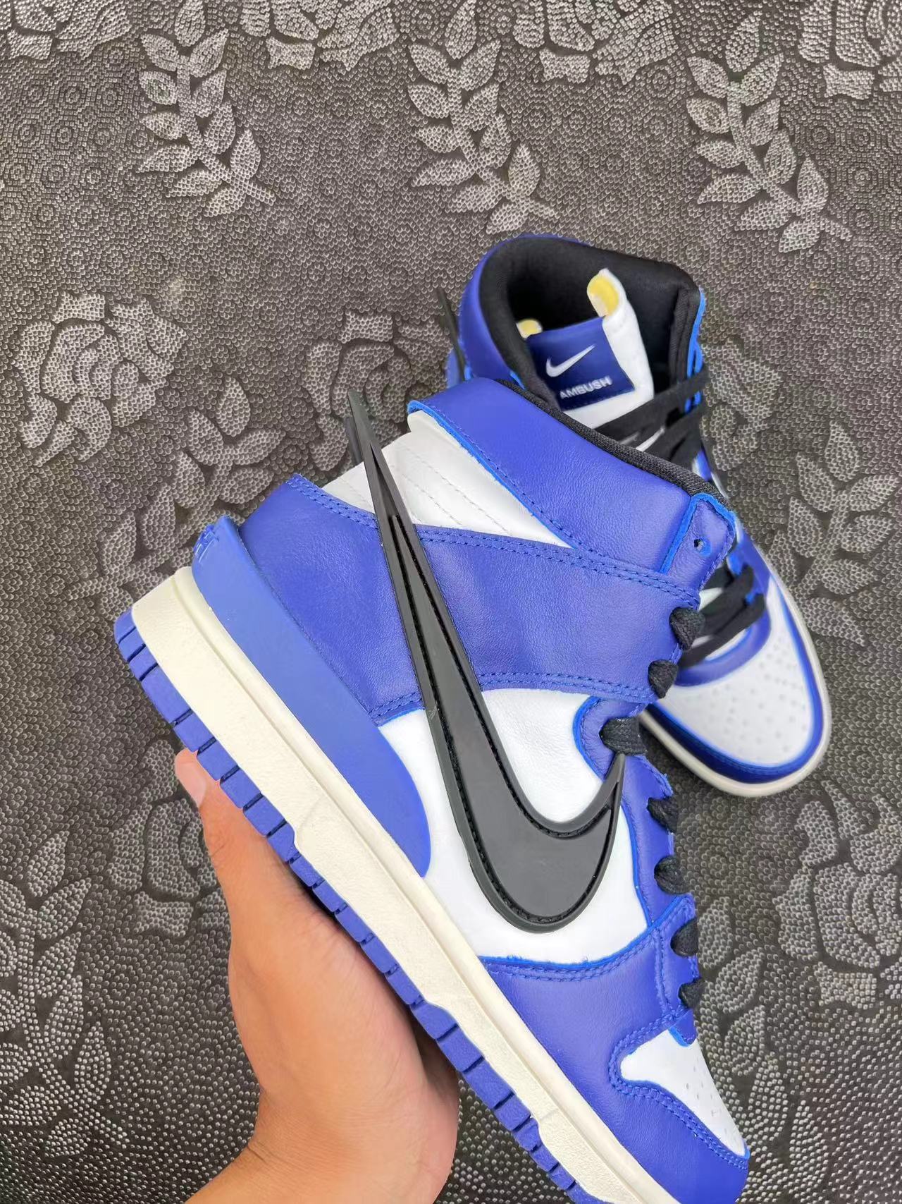 ? AMBUSH x Nike Dunk High 克莱因蓝天花板 高帮板鞋 白蓝配色?