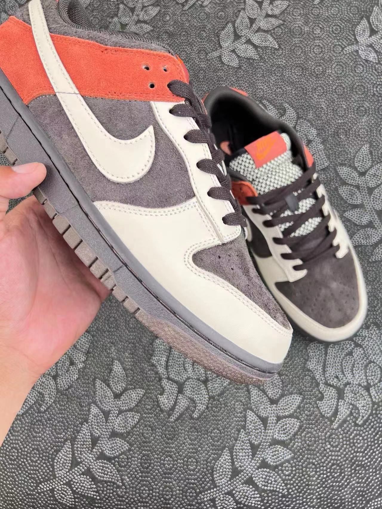 ? Nike Dunk Low 