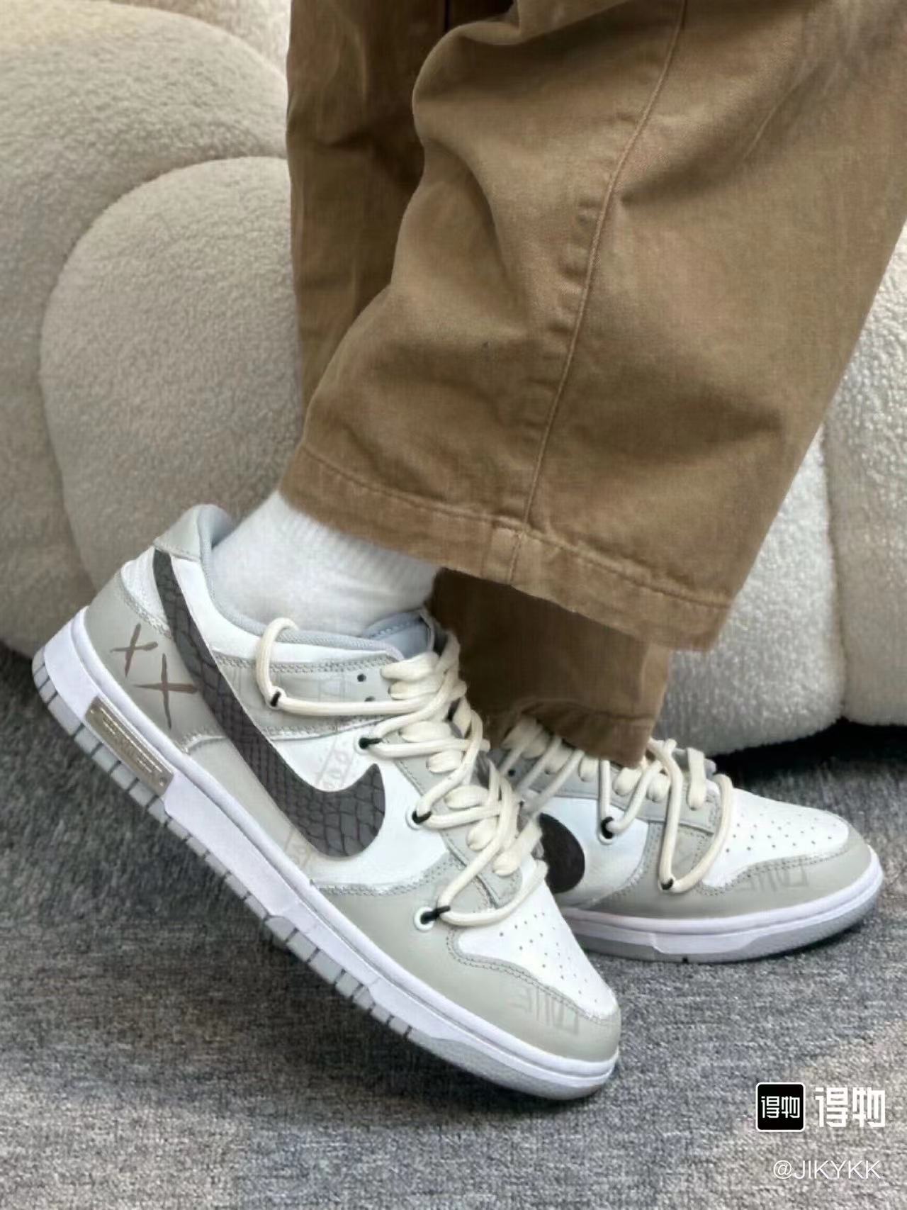 ? Nike Dunk Low 熊猫恶作剧 嘻哈主题西海岸 开学季 户外低帮白灰色?