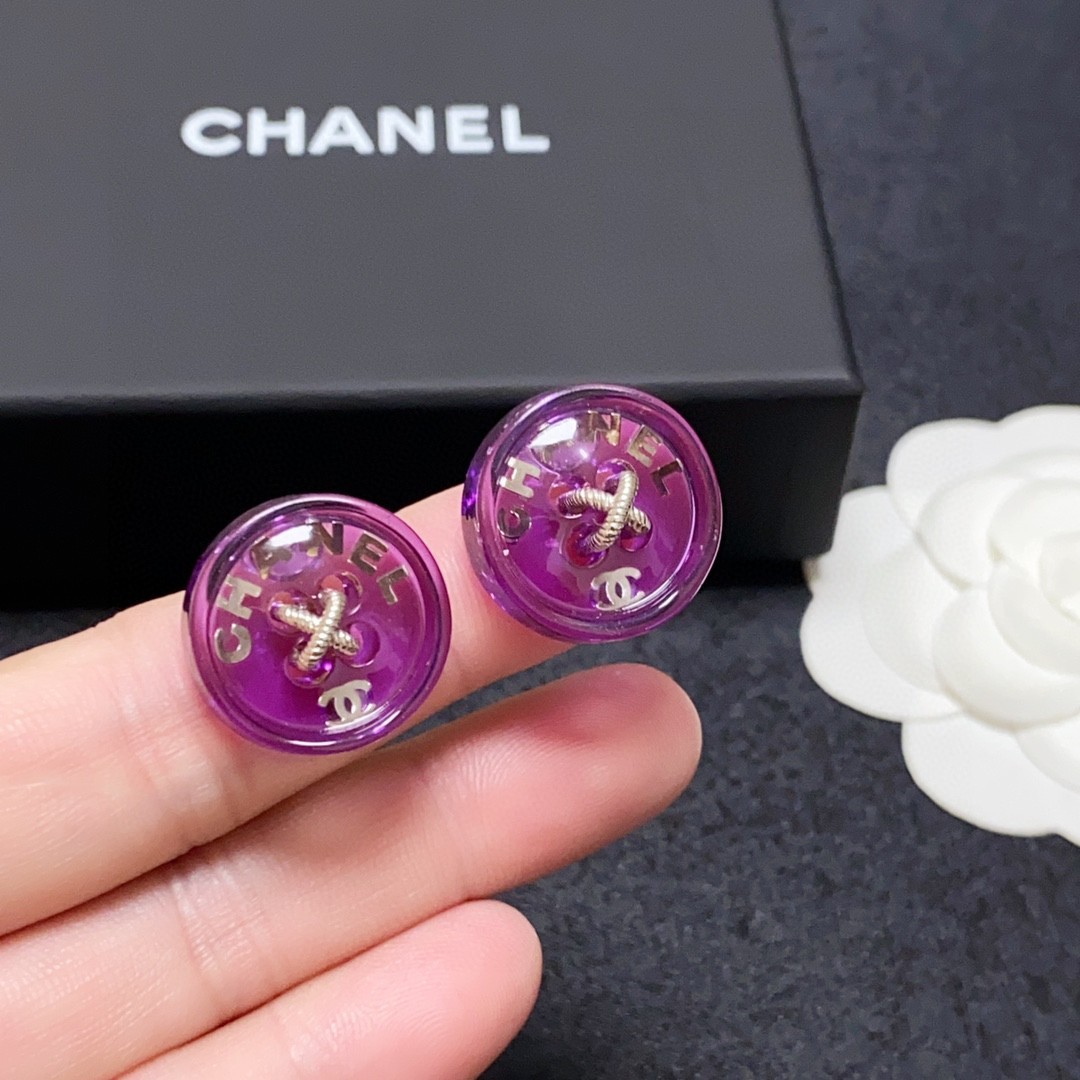 Chanel小香简约紫色纽扣双C耳钉