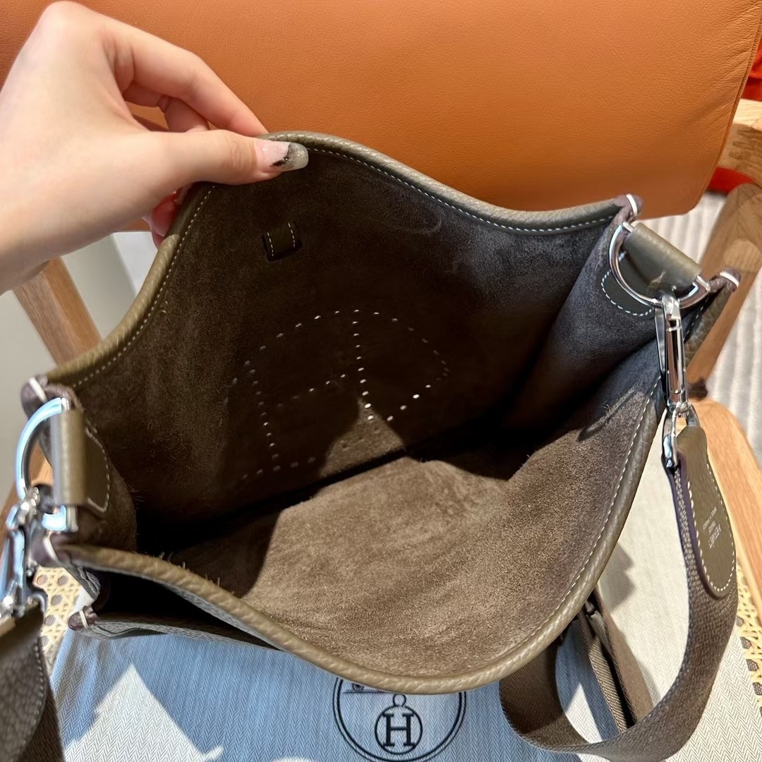 Hermes Evelyne 29 Etoupe Clemence Silver Hardware Crossbody Bag 5 a1692286016643 1258