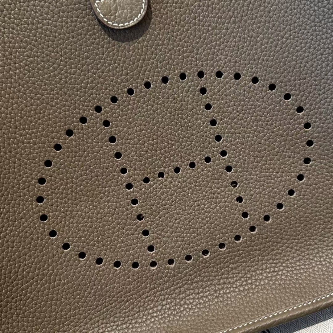 Hermes Evelyne 29 Etoupe Clemence Silver Hardware Crossbody Bag 9 a1692286016738 6167