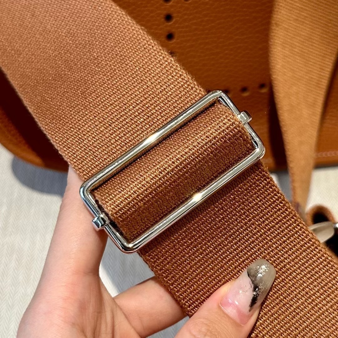 Elegant Evelyne 29cm Gold Emence Handmade Crossbody Bag with Silver Hardware 4 a1692286048859 6801