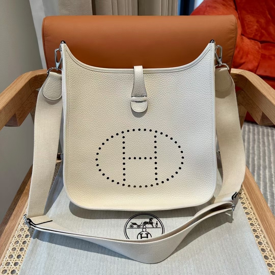 Hermès Evelyne 29cm Craie Clemence Leather Silver Hardware Crossbody Bag 2 a1692286093272 5286