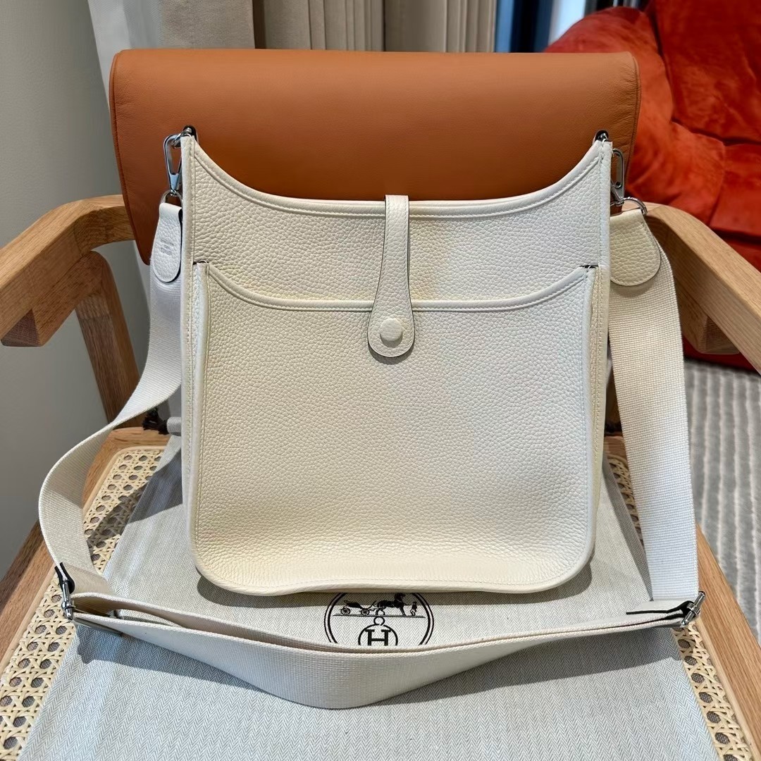Hermès Evelyne 29cm Craie Clemence Leather Silver Hardware Crossbody Bag 3 a1692286093309 0242