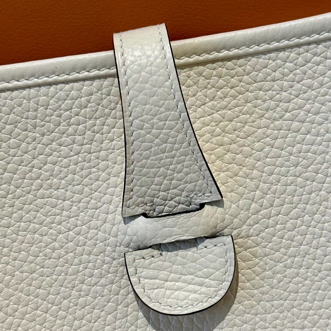 Hermès Evelyne 29cm Craie Clemence Leather Silver Hardware Crossbody Bag 8 a1692286093316 1707