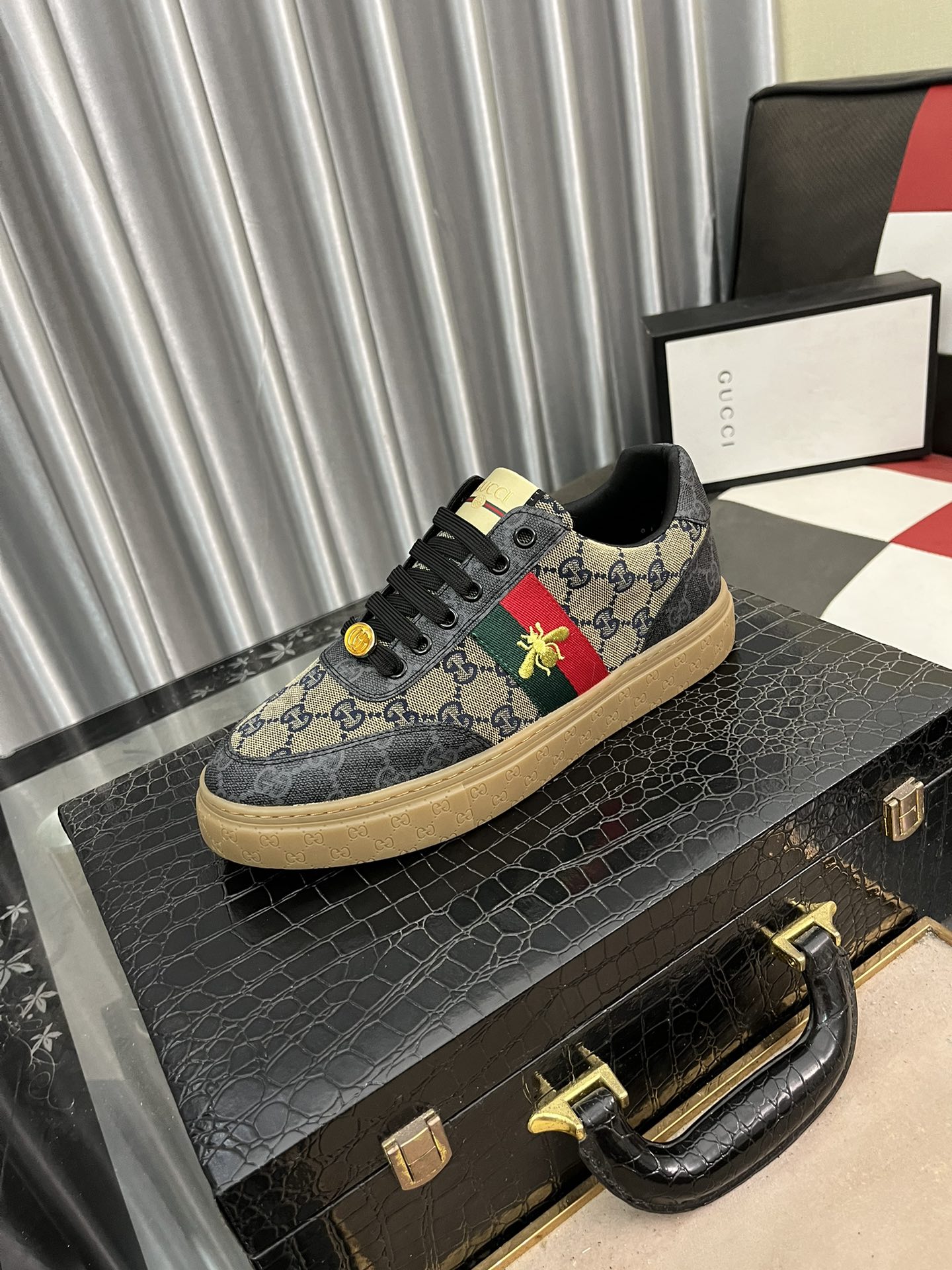 Gucci Replicas
 Casual Shoes Perfect Replica
 Splicing Rubber Sheepskin Casual