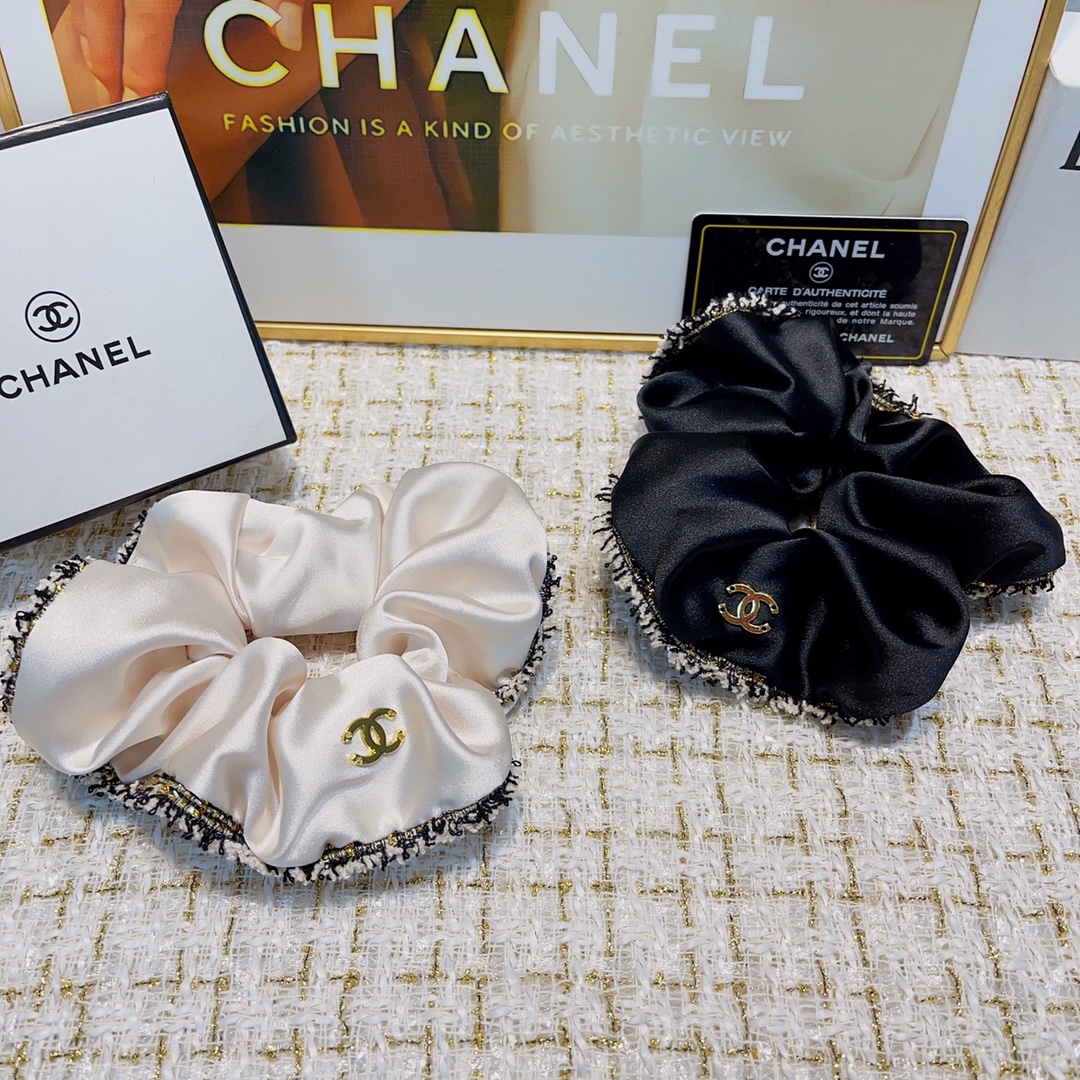 NO:277522,Chanel Xiaoxiang Chanel rubber band, early autumn new logo rubber band hair ring, daily exquisite items, temperament and versatile little fairy must-have items, treasure style, closed eyes and recommended style (single) hairpins, hairpins, chanel, hairpins19860909Chanel小香 Chanel皮筋 早秋新款logo皮筋发圈 日常精致小单品 气质百搭小仙女必入单品 宝藏款 闭眼入推荐款（单个）发夹,发夹,chanel,hairpins,accessory