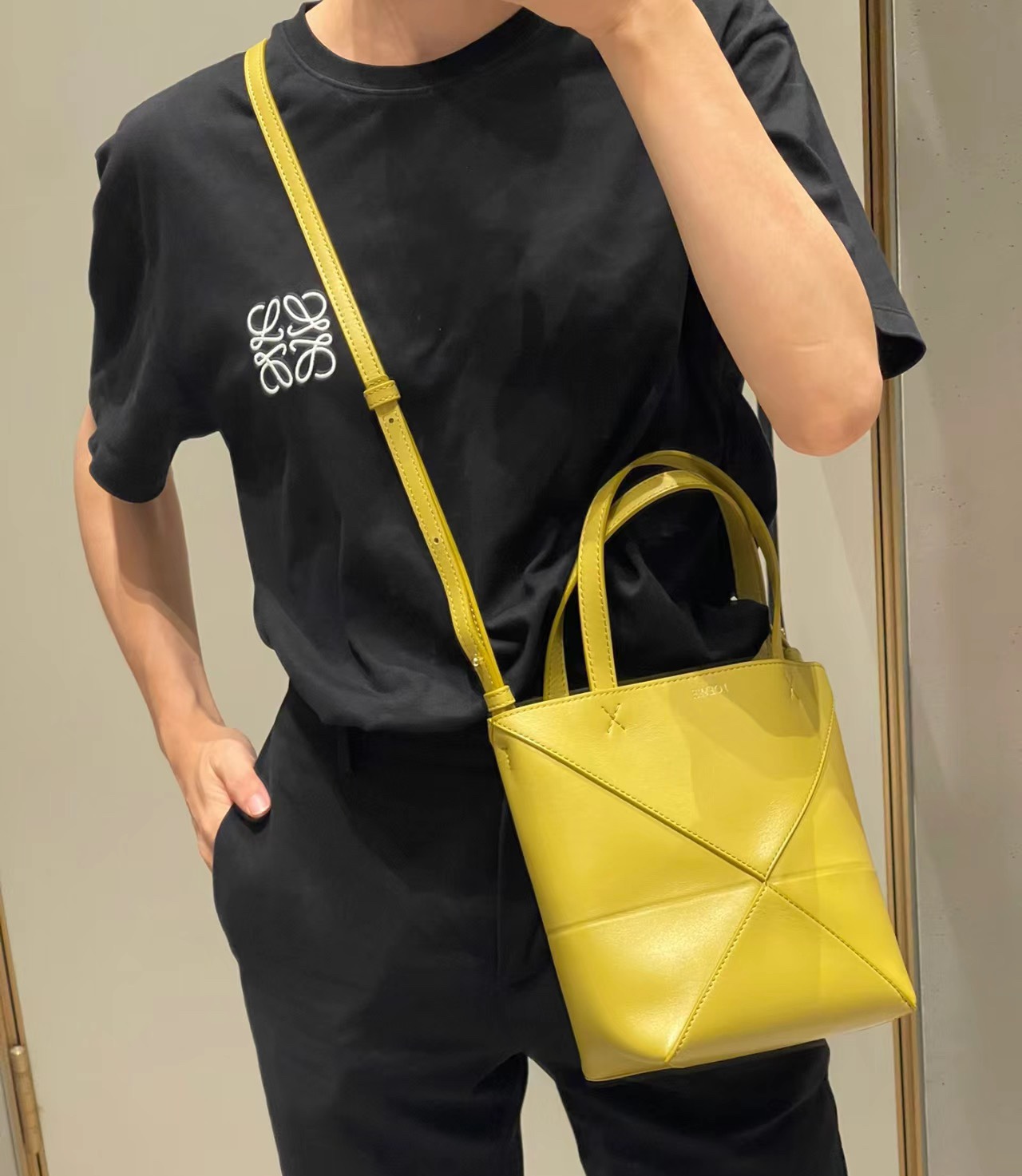 NO:532407,uzzleFold is a very Q tote bag made of cowhide leather. The body is light and soft. It can be folded. It is OK for daily commuting. New model     Puzzle Fold Tote bag folding bag Puzzle Fold Tote,totes,cowhide19860909uzzleFold 很Q的托特包 牛皮材质 包身即轻又软 可折叠 日常通勤都很OK,新款    Puzzle Fold Tote包折叠包Puzzle Fold Tote,totes,c,Bag