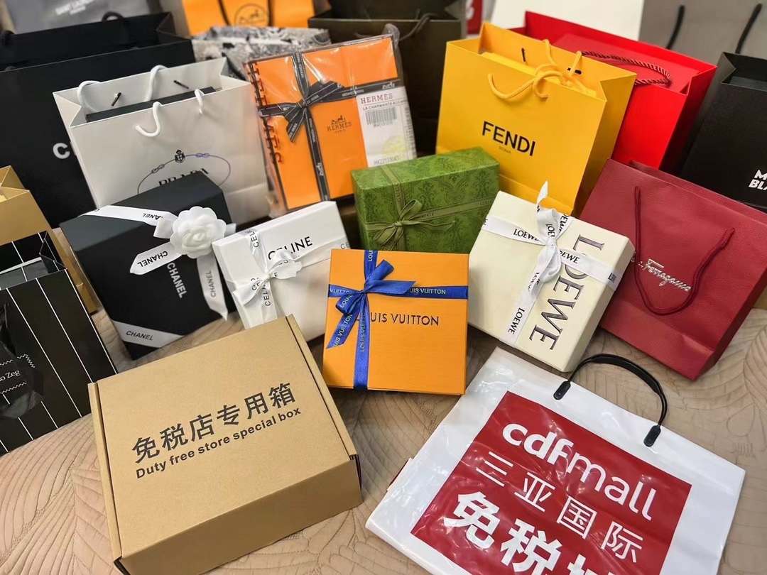 Dior 发货 礼盒 迪奥dior𝟑.𝟓𝐜𝐦宽度 双面 进口头层牛皮单面花 双面可使用