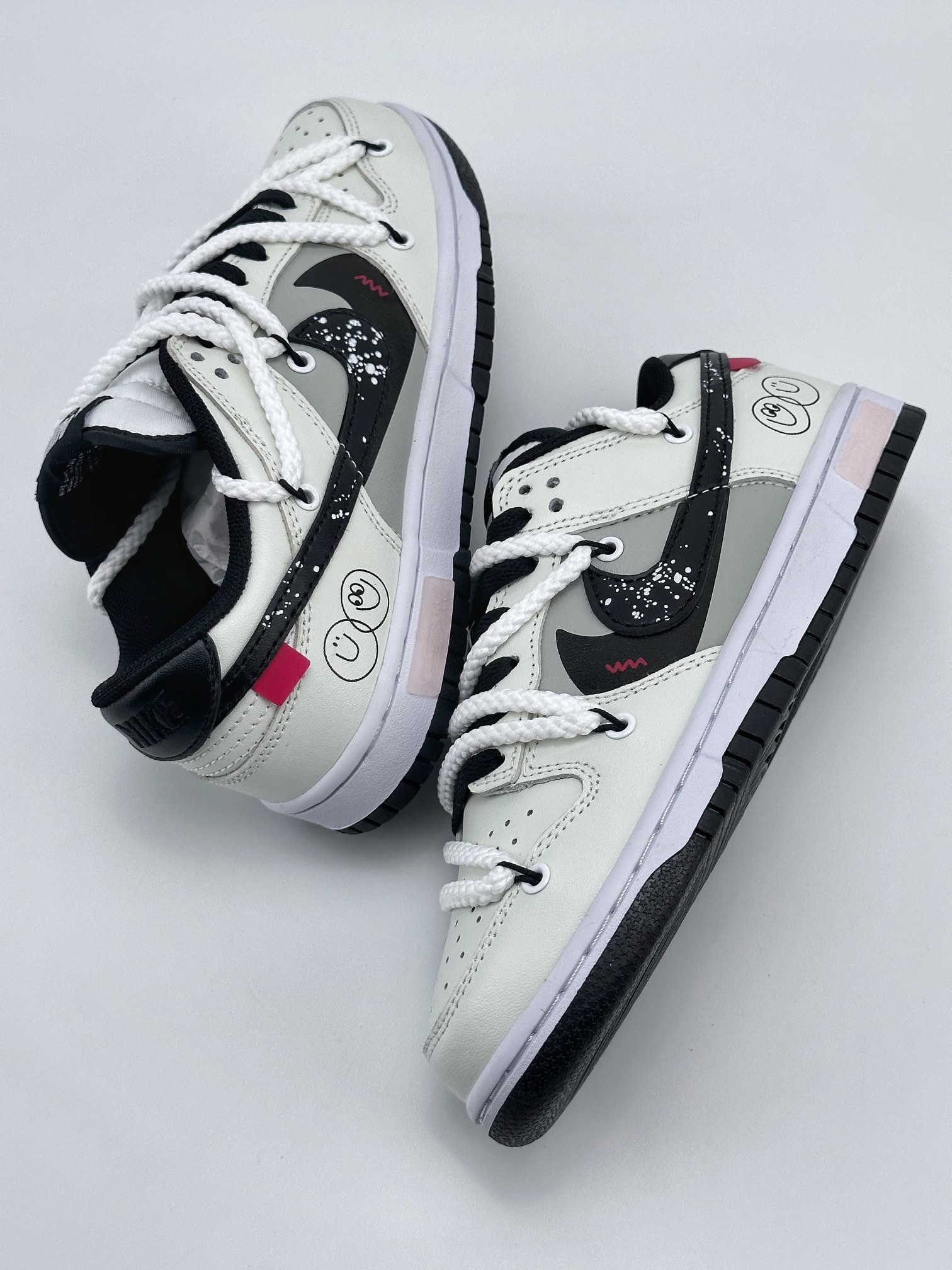 NIKE SB Dunk Low Panda Mischief DD1391-100