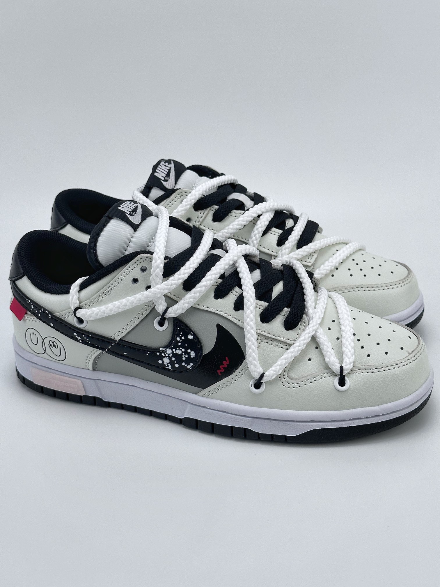 NIKE SB Dunk Low Panda Mischief DD1391-100