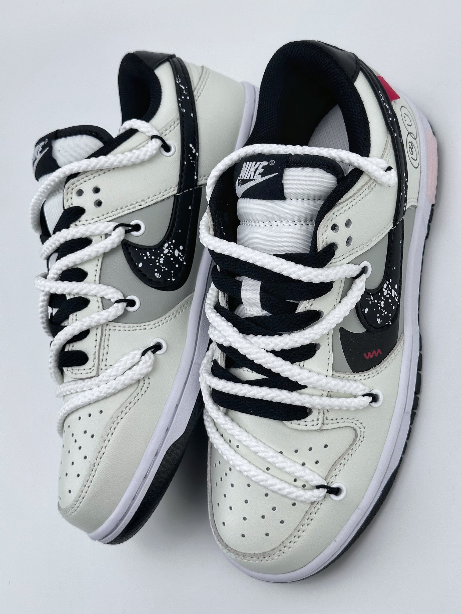 NIKE SB Dunk Low Panda Mischief DD1391-100