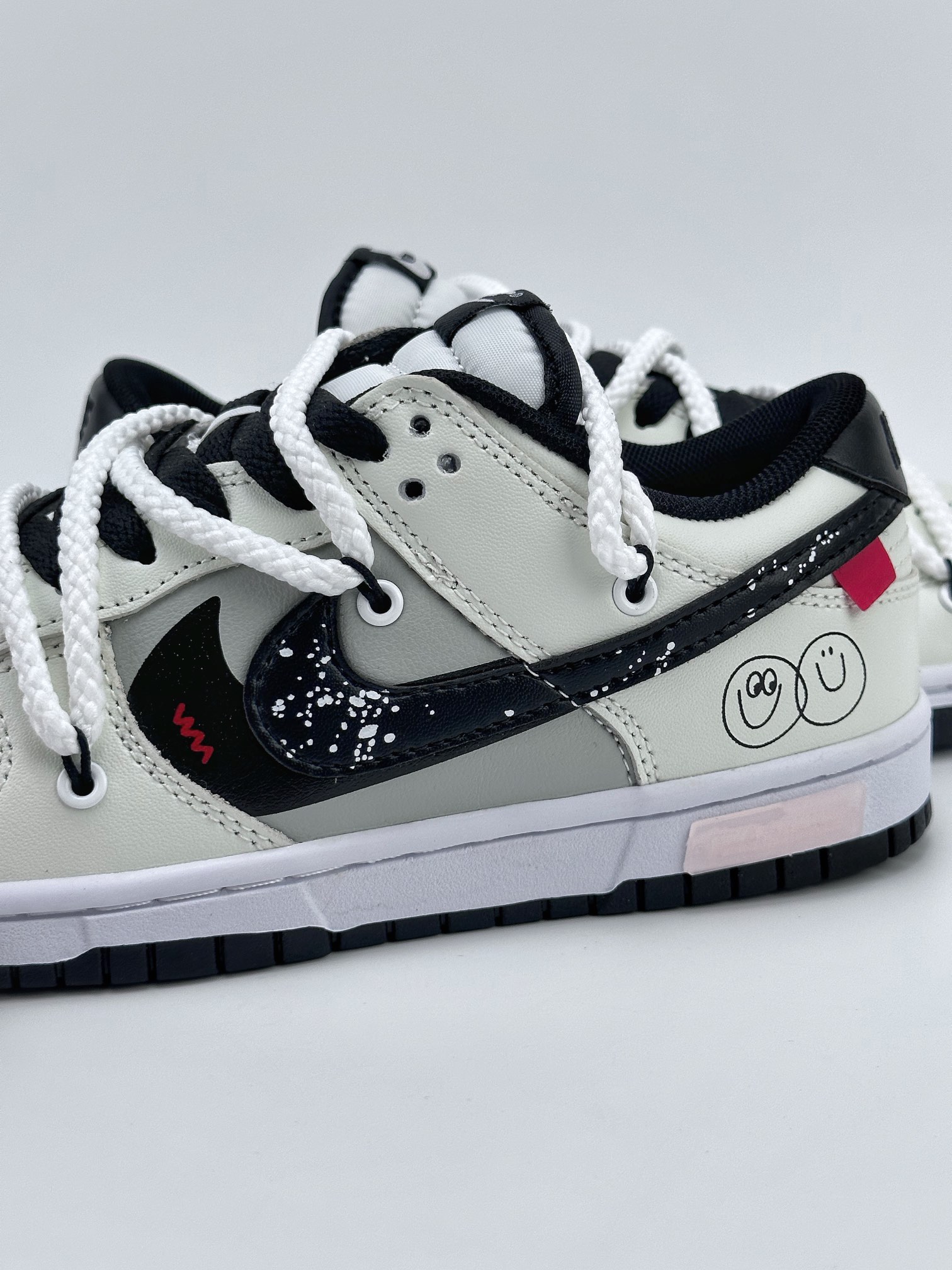 NIKE SB Dunk Low Panda Mischief DD1391-100